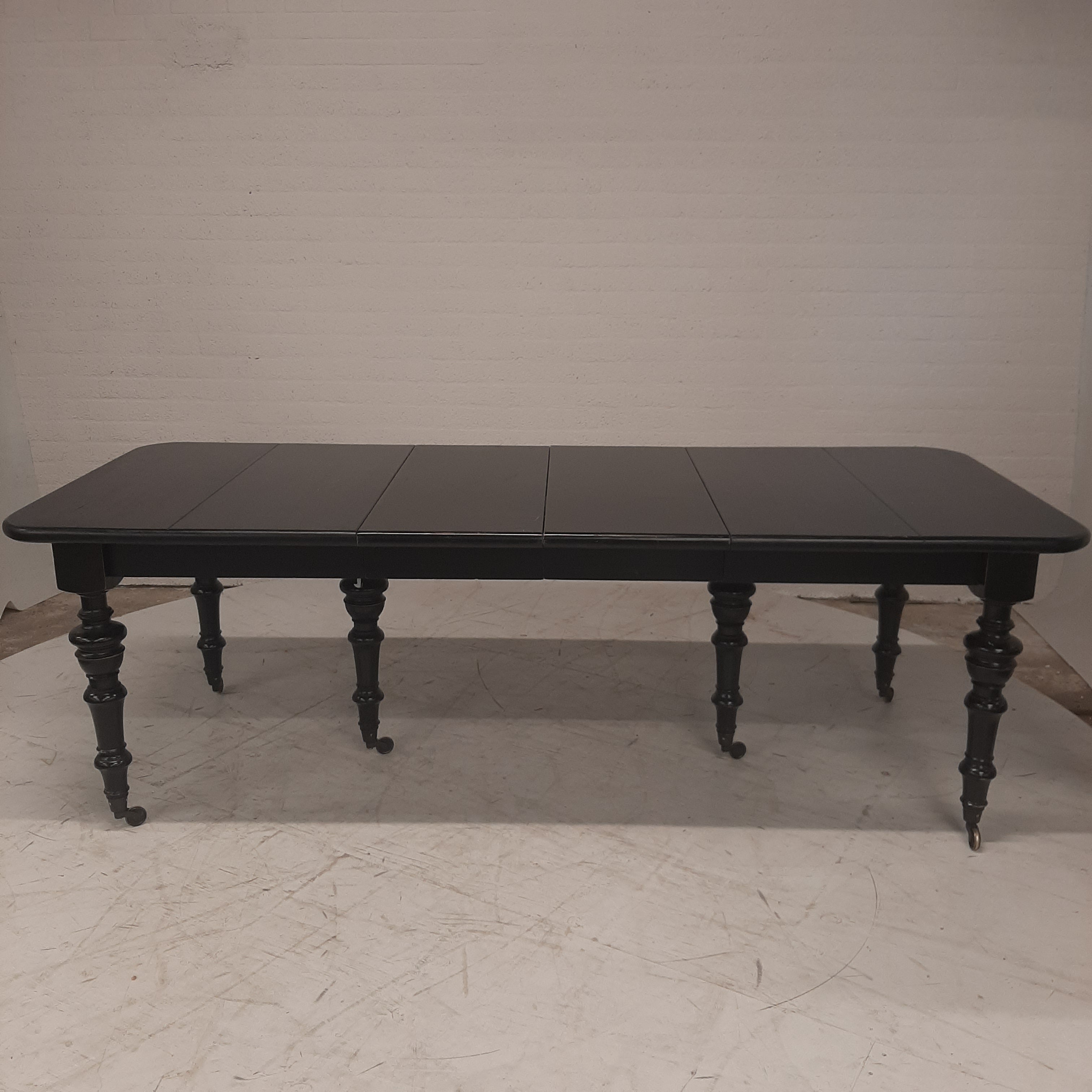 Zwarte 4 delig uitschuifbare tafel