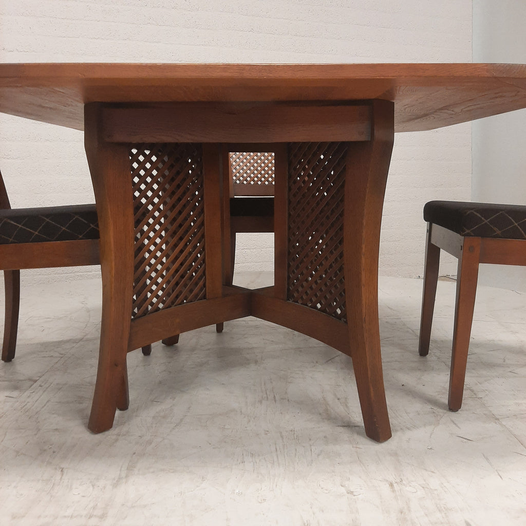 TS design tafel met vier stoelen