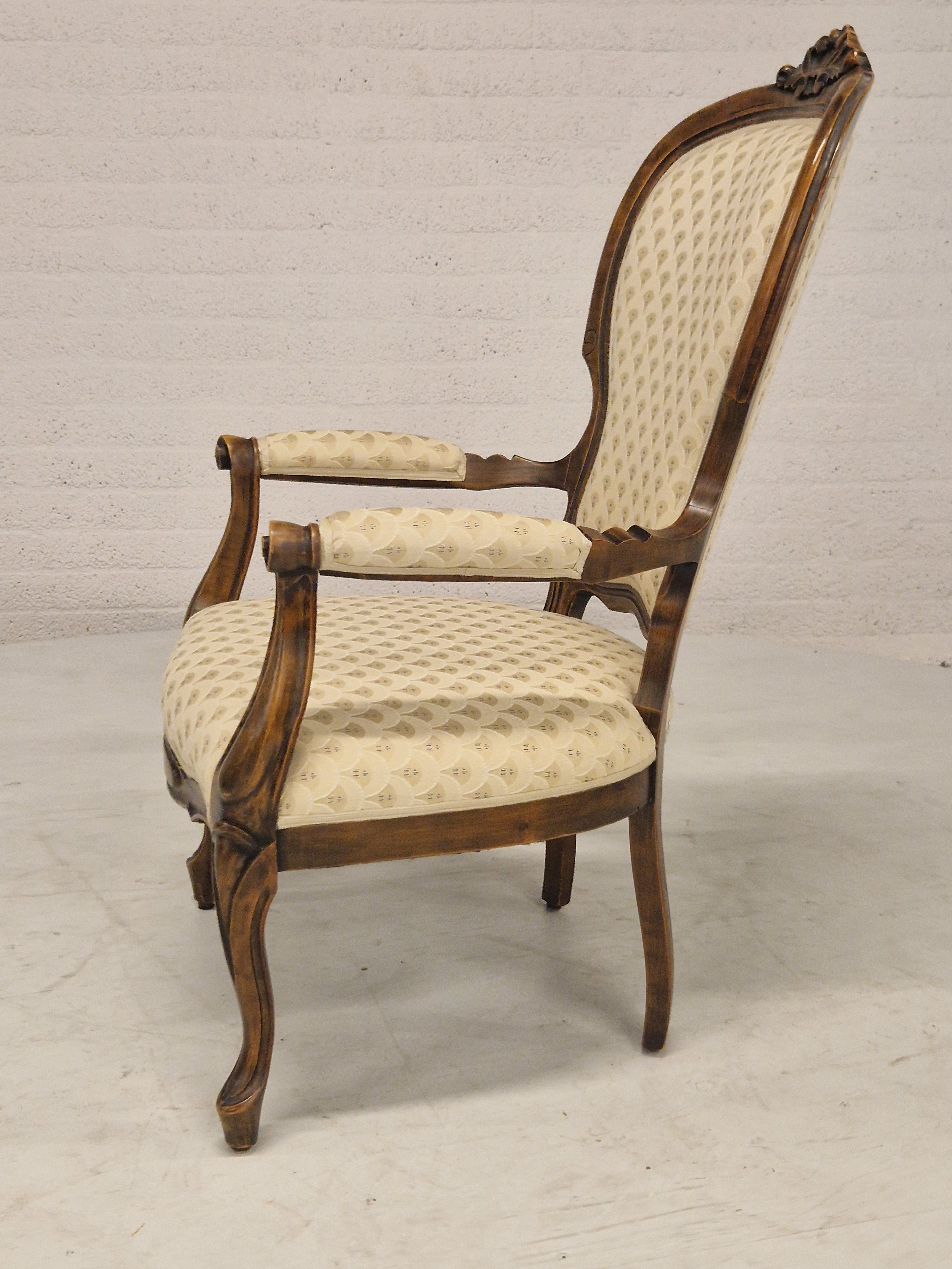 Arm chair