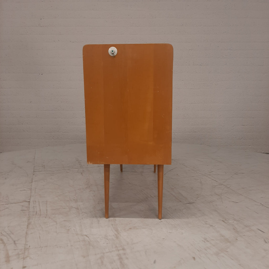 Houten kastje 4 lades en deurtje