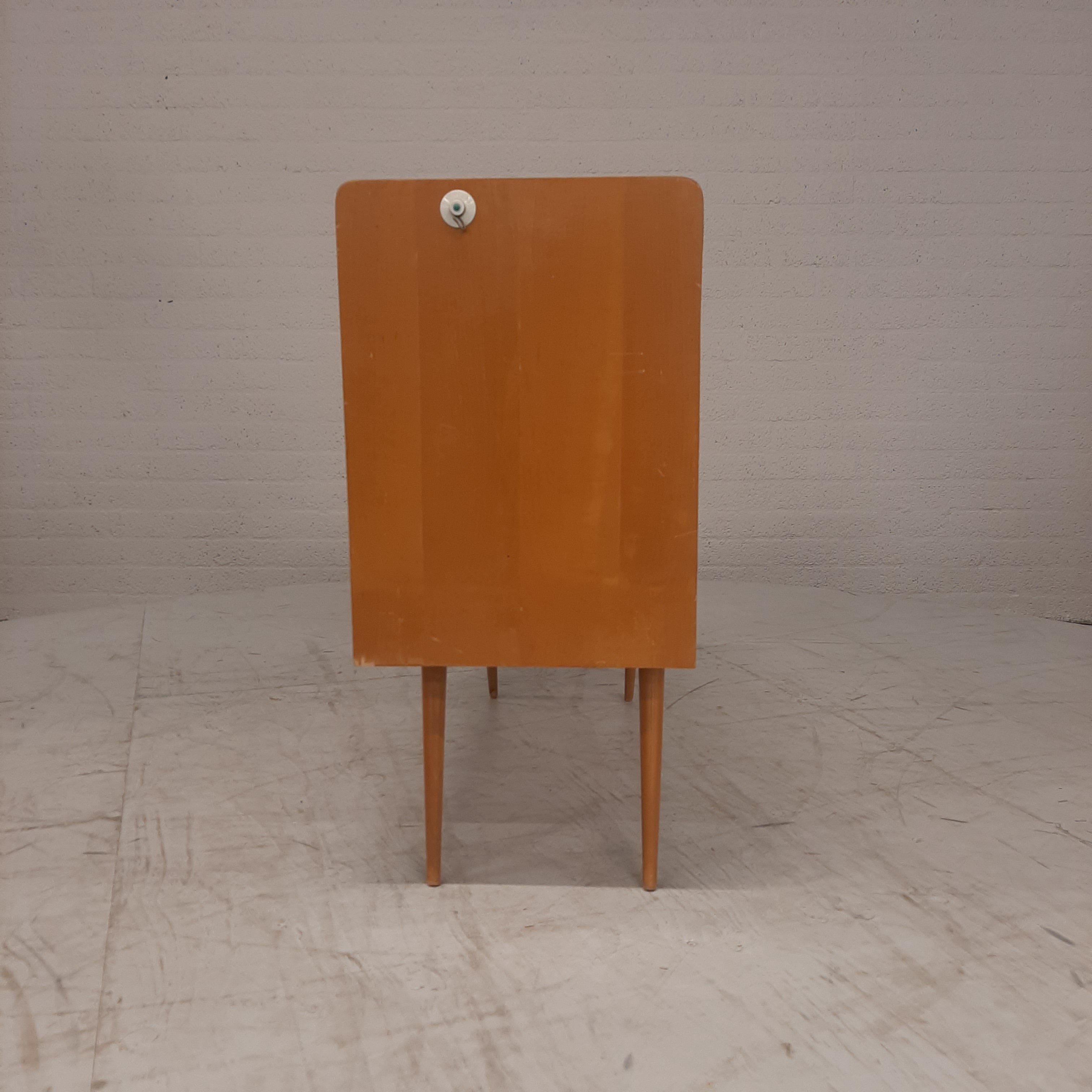 Houten kastje 4 lades en deurtje