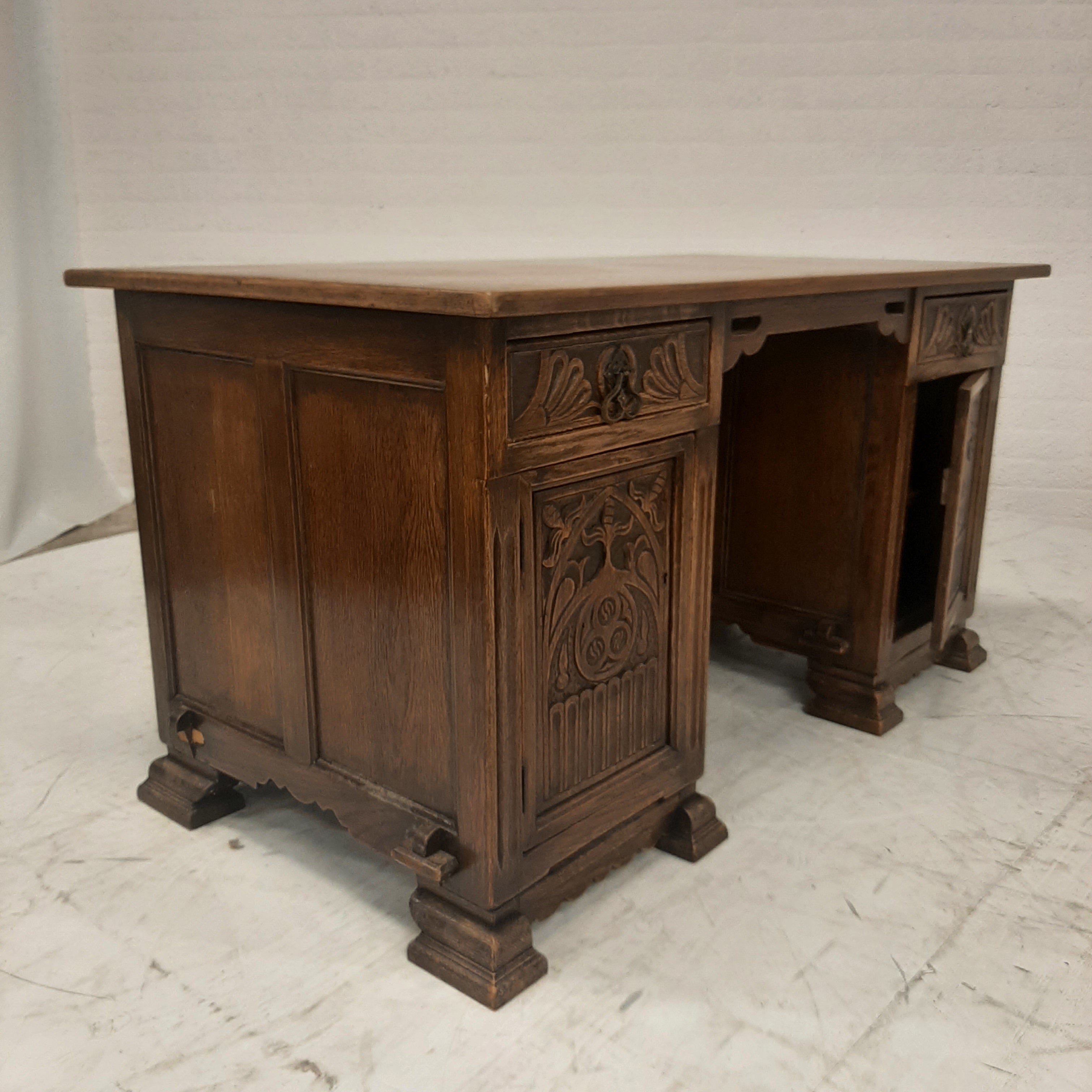 Eiken bureau houtsnijwerk frontjes