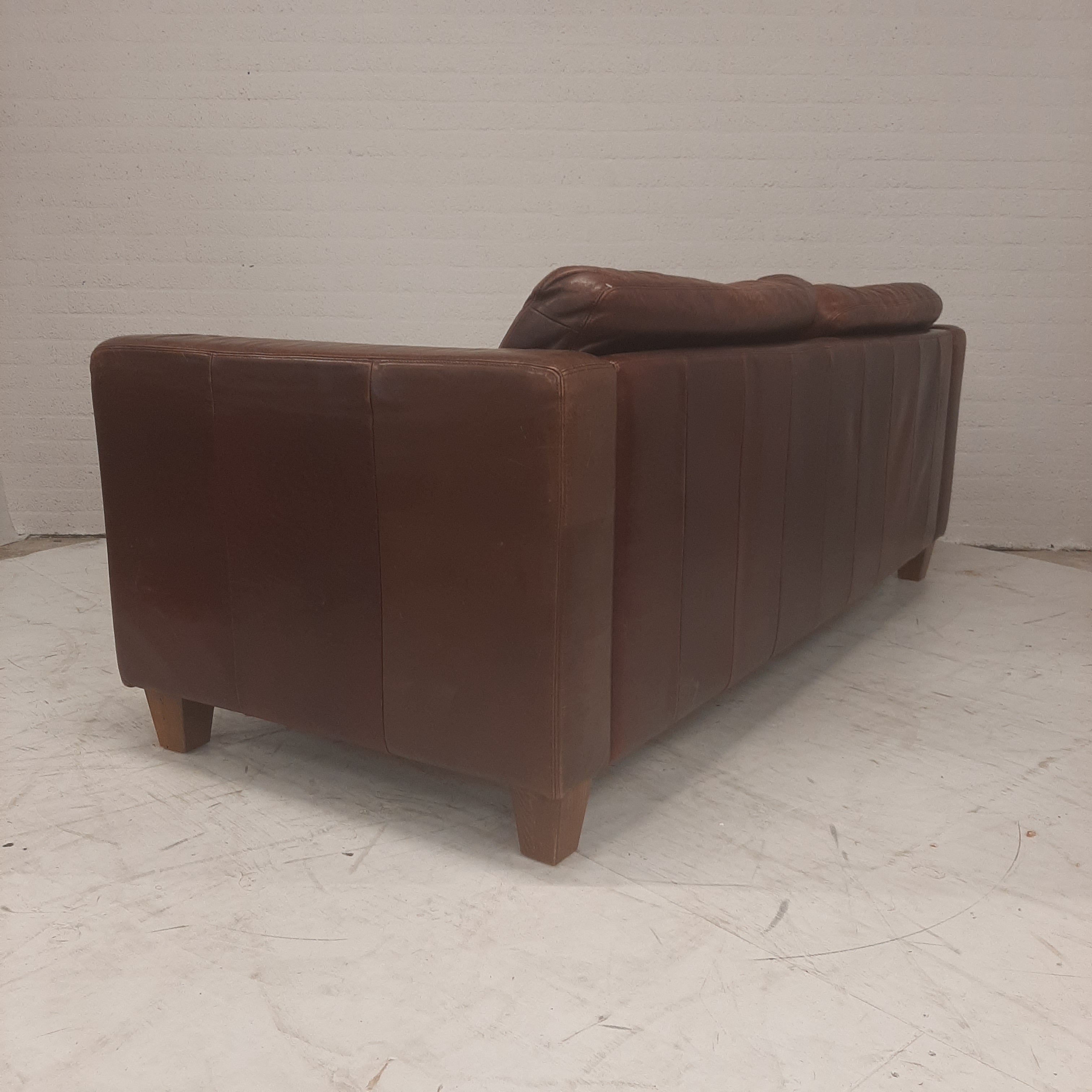 Lederen bank bruin