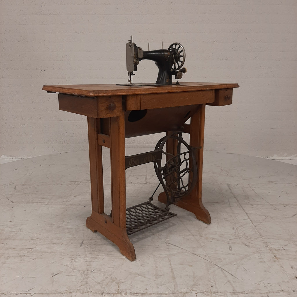 Gazelle trapnaaimachine in meubel