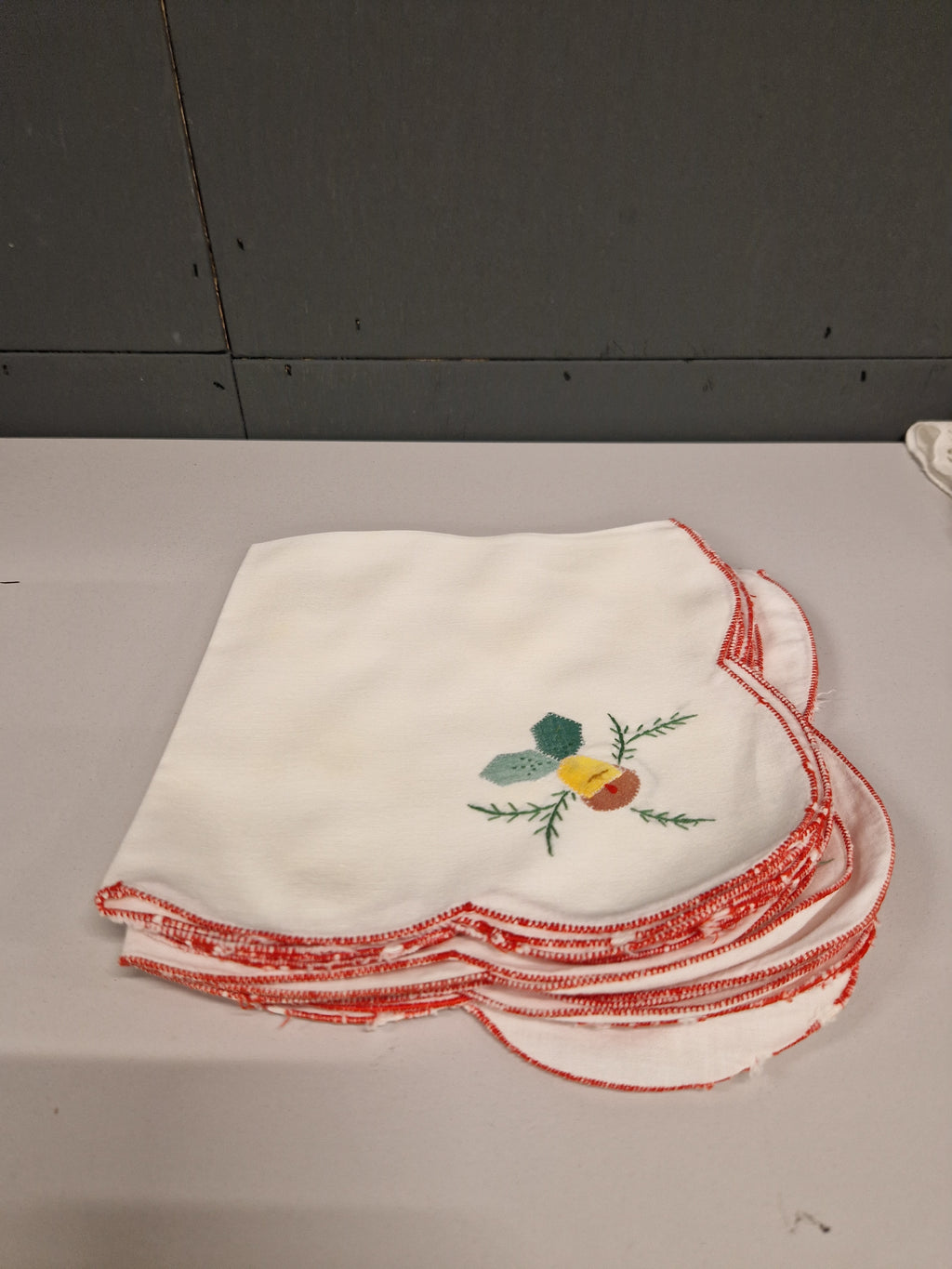 8 kerstservetten, fijn linnen en geborduurd, kerstklok, Duits