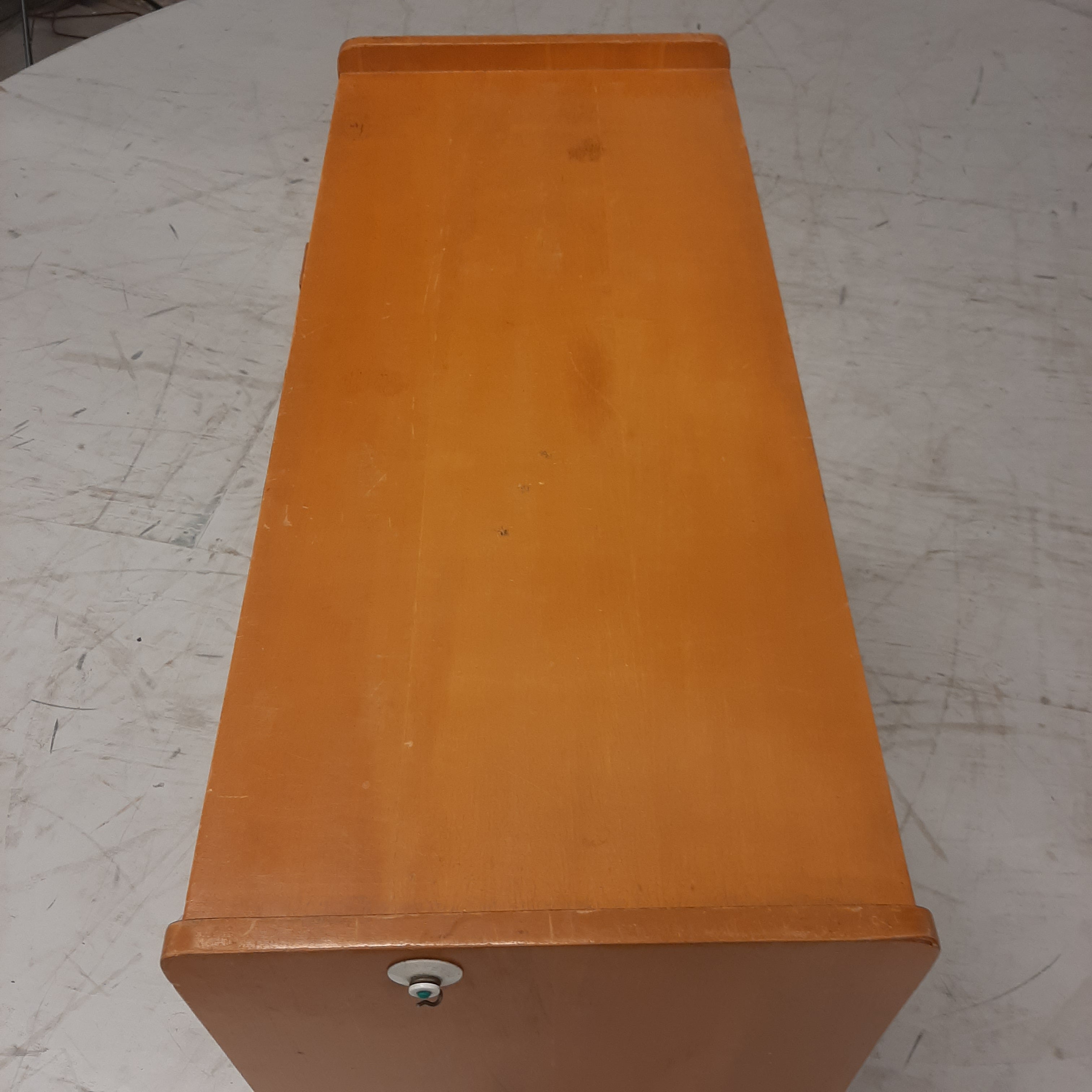 Houten kastje 4 lades en deurtje