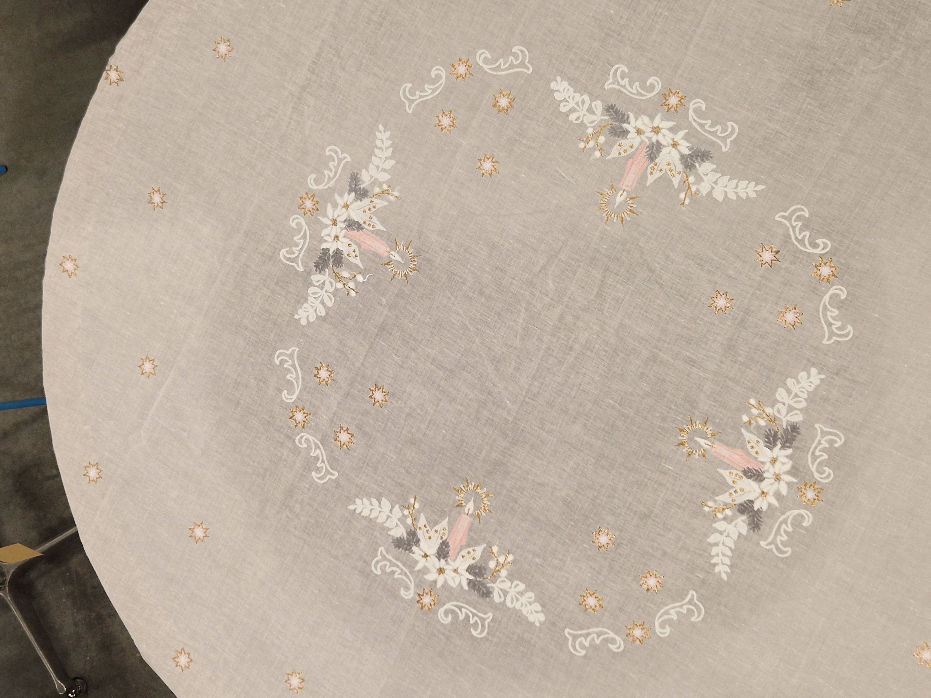 Duitse kerst tafelkleden per stuk 20 euro, linnen, damast etc...