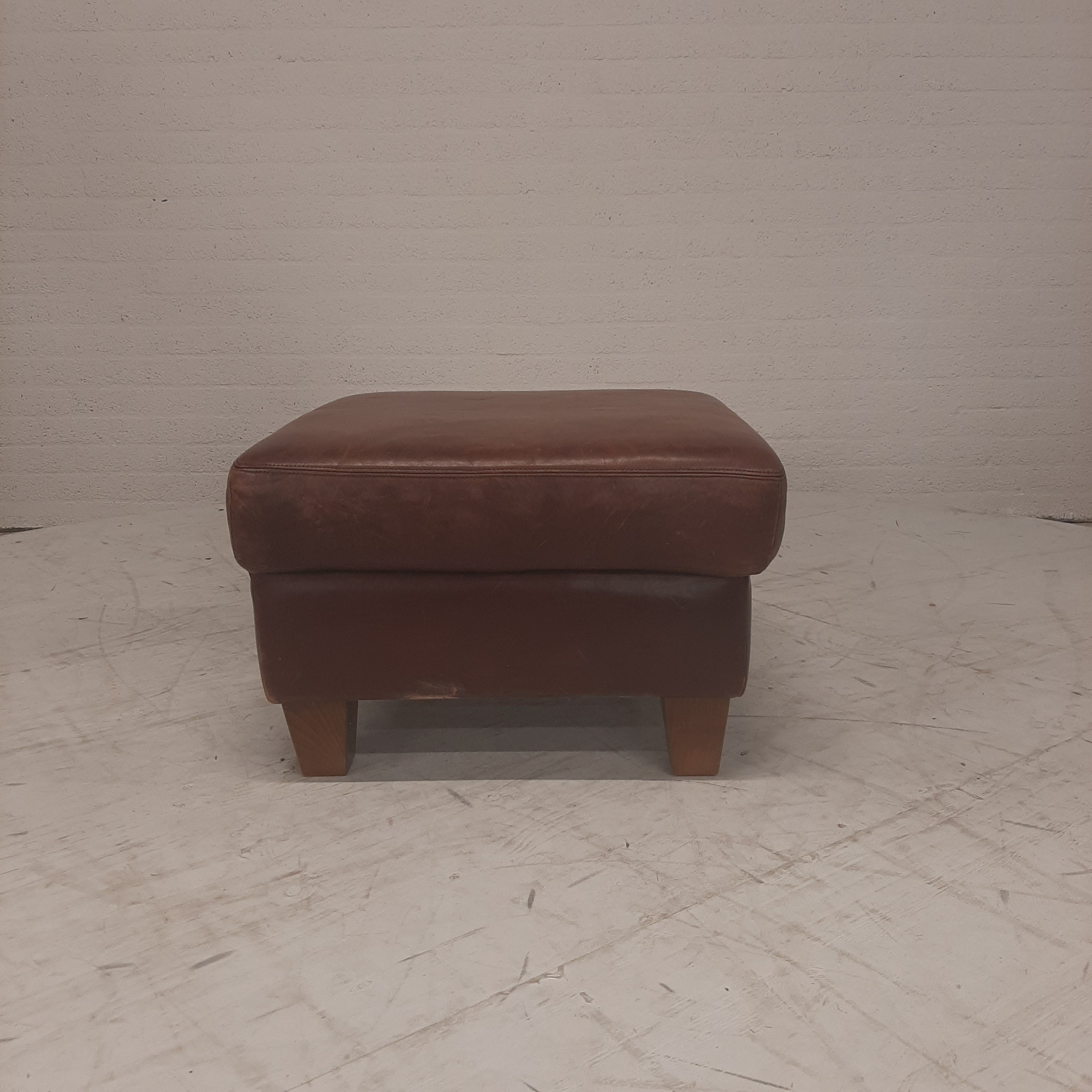 Bruin leren poef / hocker