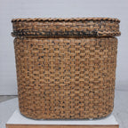 C & J rotan mand