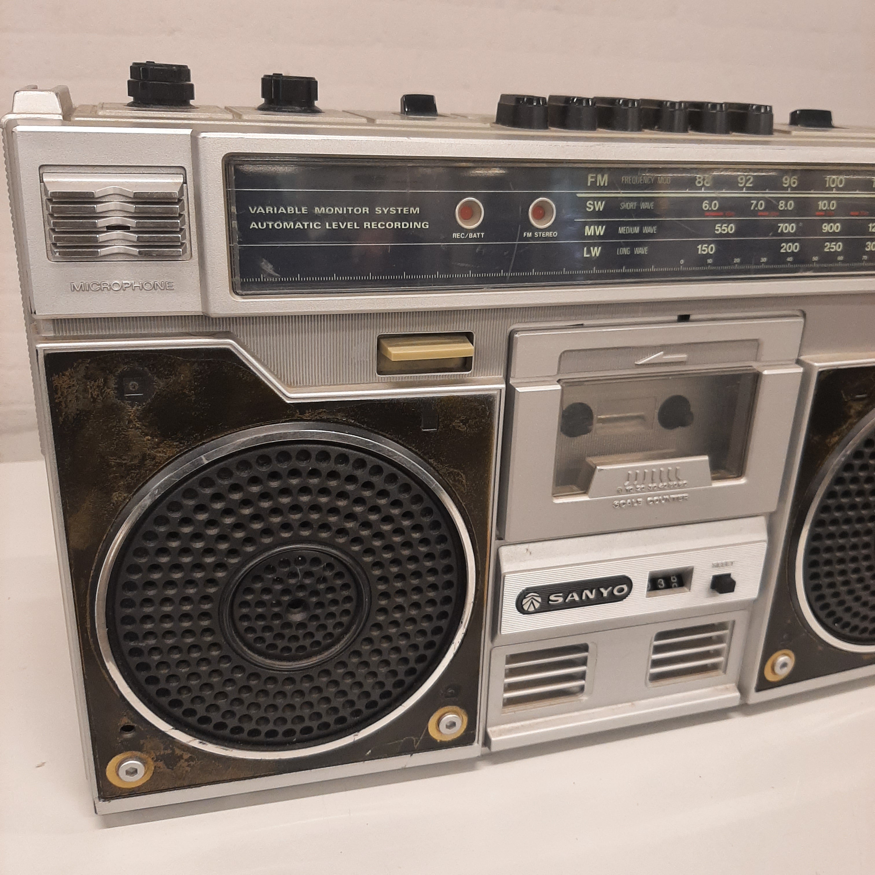 Sanyo 4 band cassette recorder