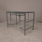 Glazen bureau op buizenframe