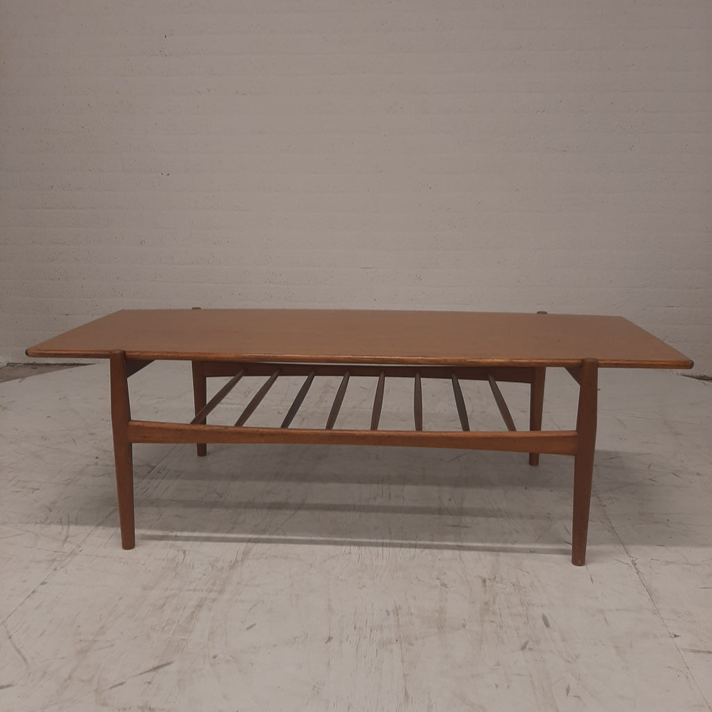 Mid Century modern salontafel met spijlen rek