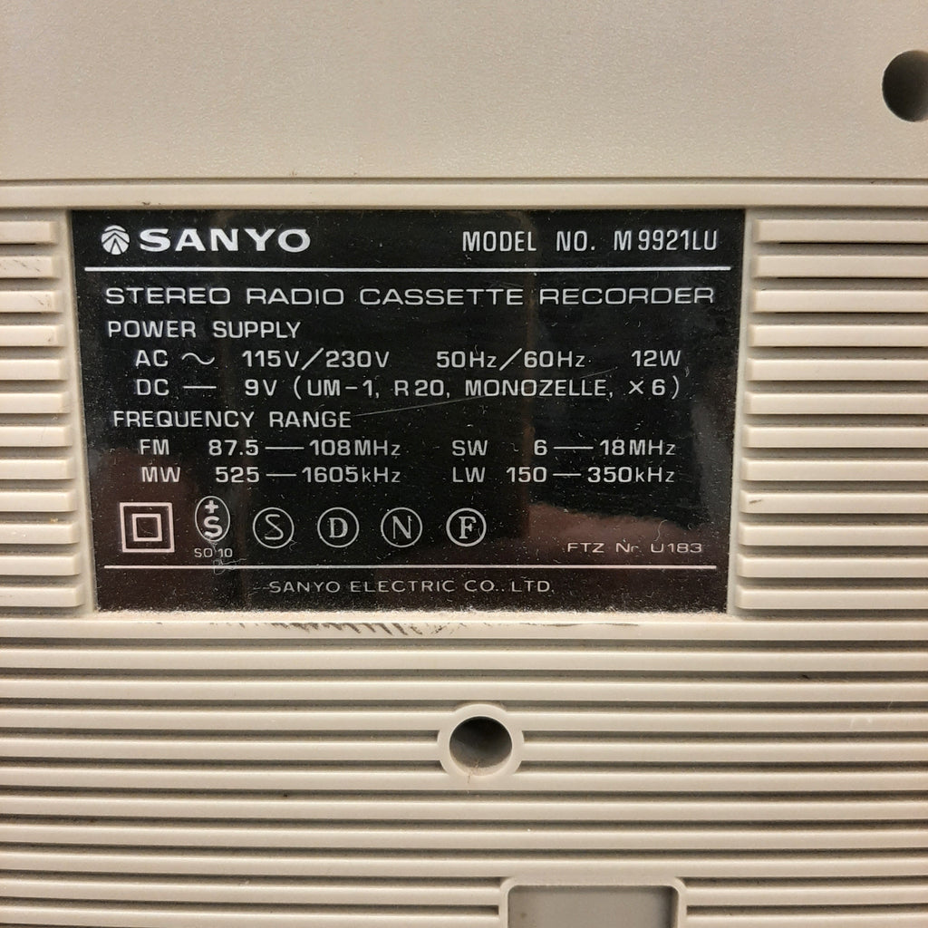 Sanyo 4 band cassette recorder