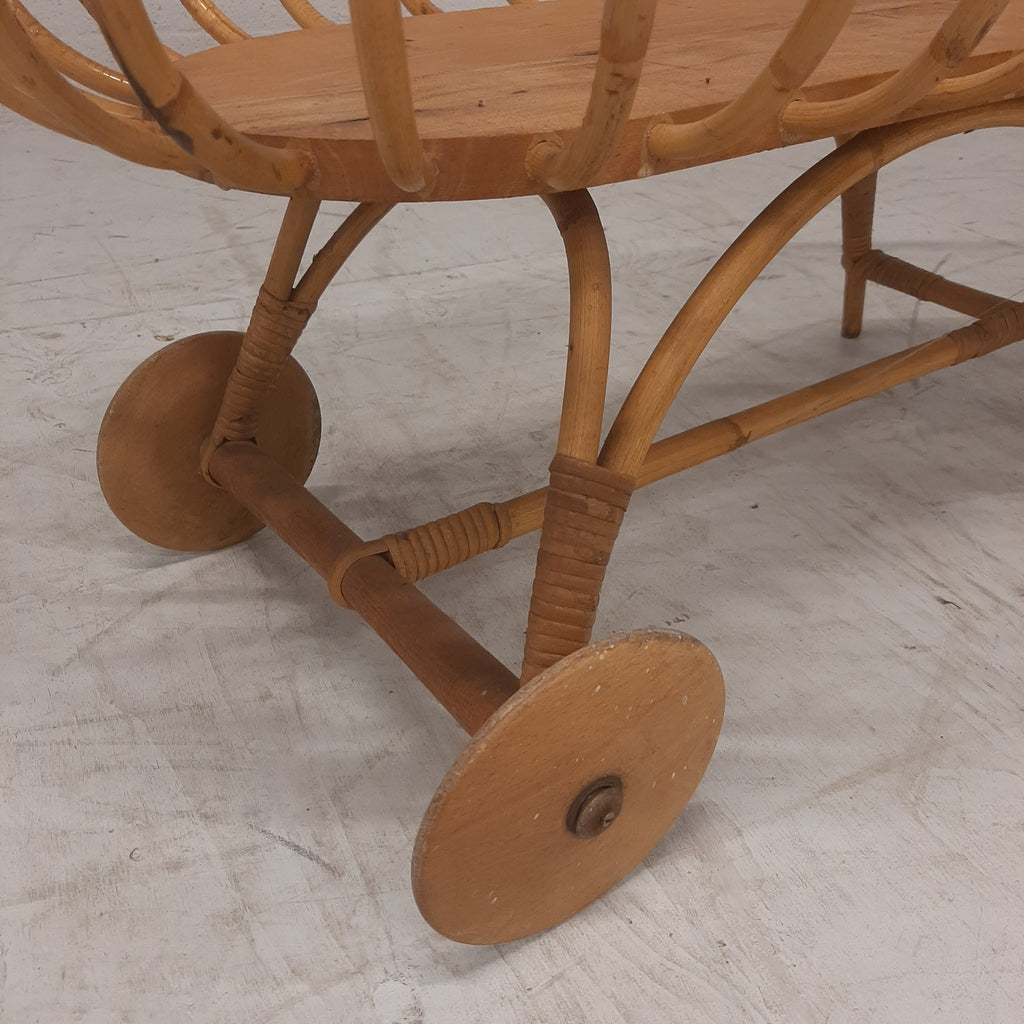 Rotan wieg twee wielen