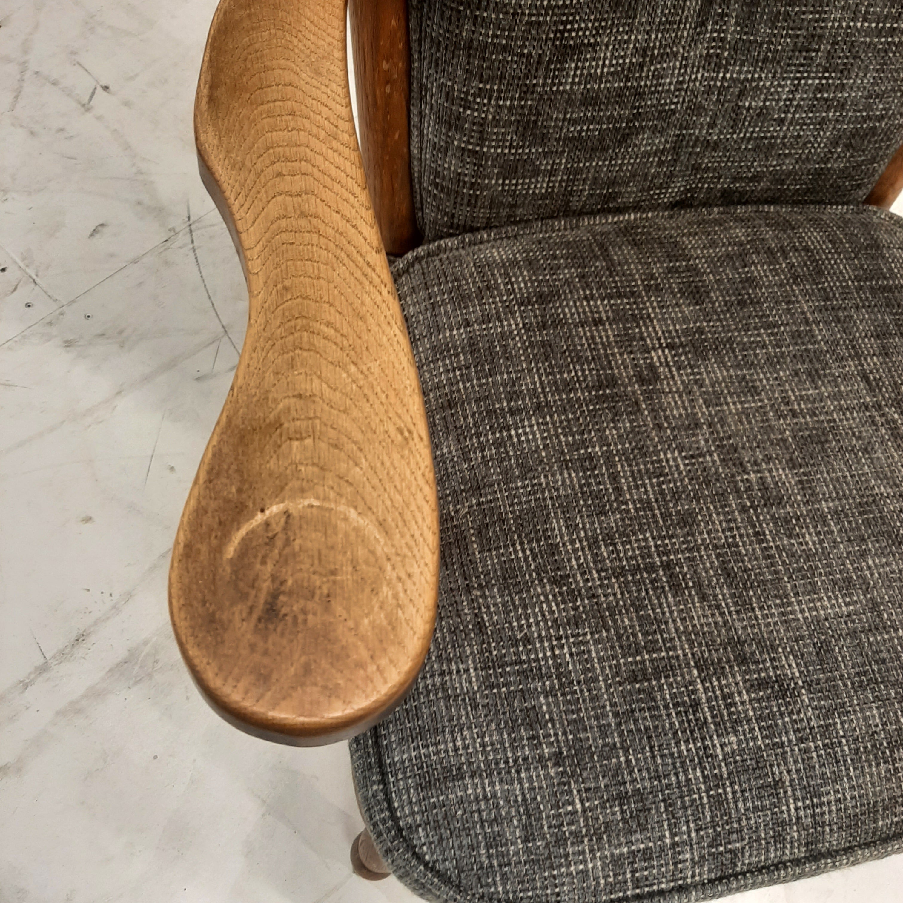 Eiken oorfauteuil met grijze bekleding