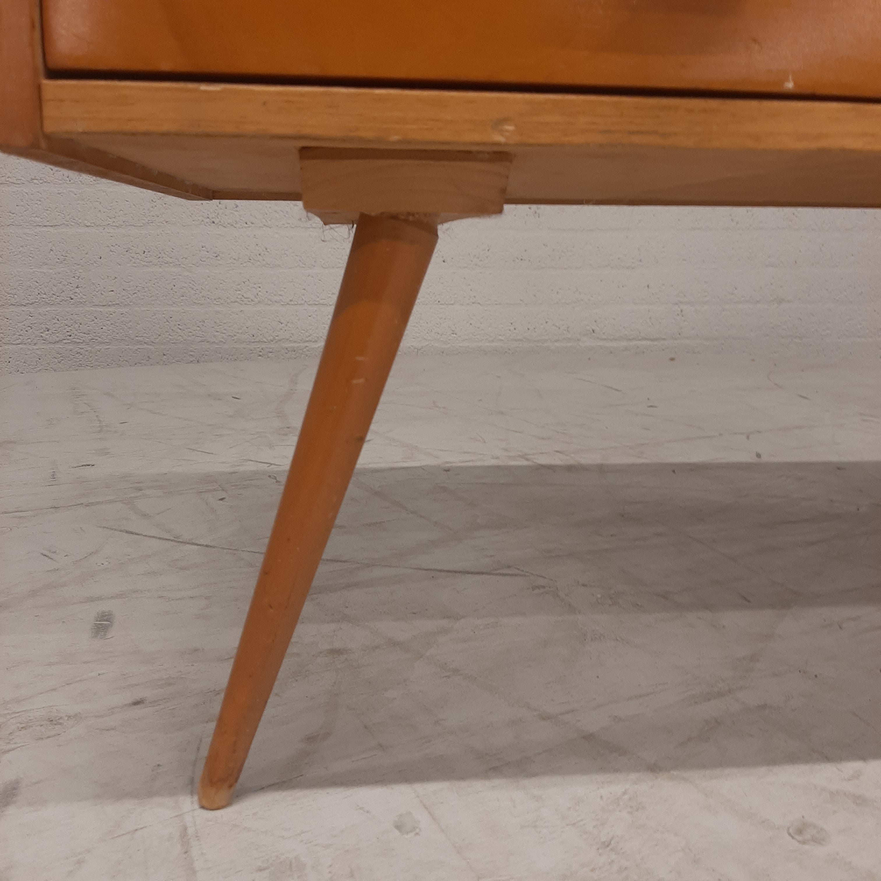 Houten kastje 4 lades en deurtje