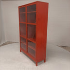 Rode Ikea vitrinekast