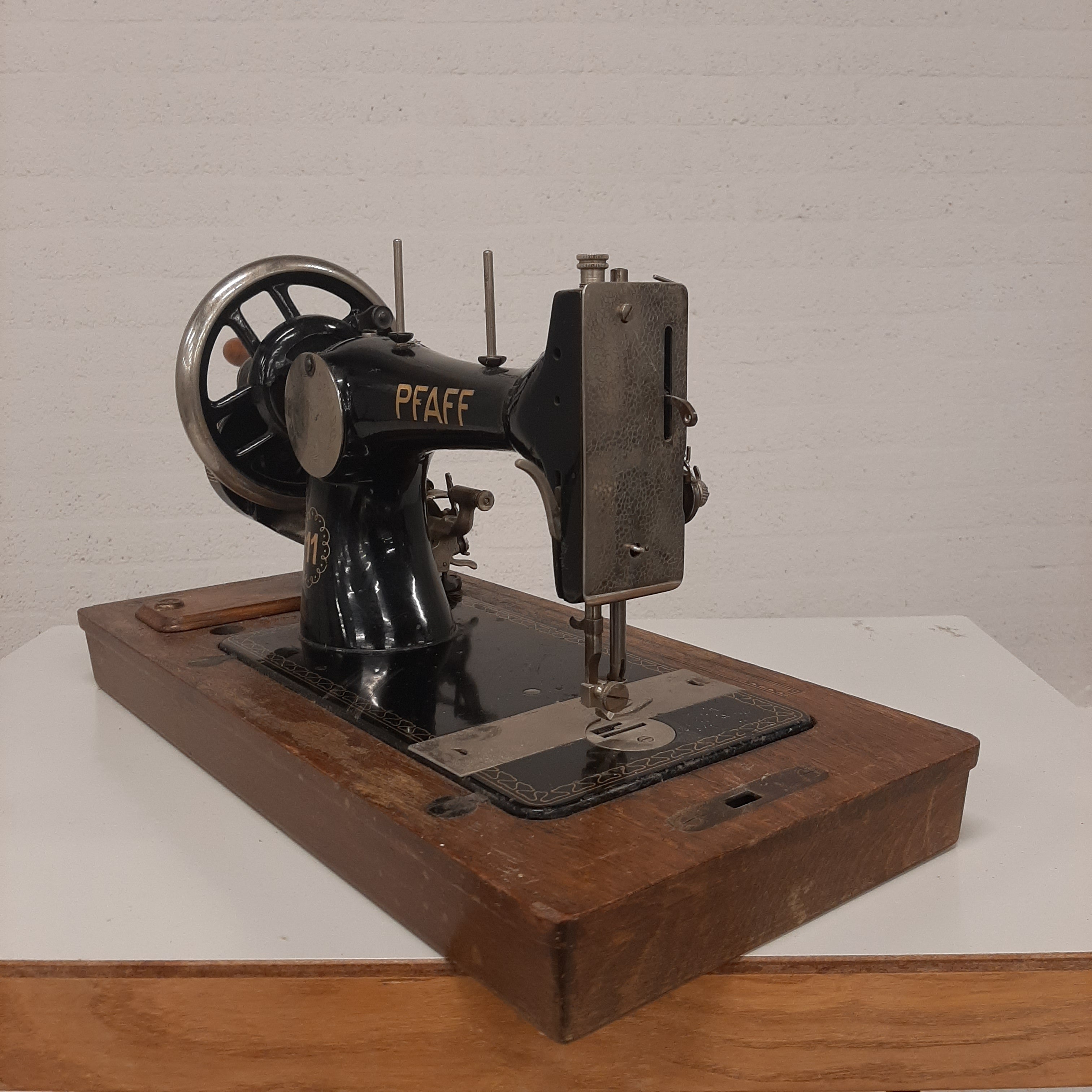 Pfaff 11 handnaaimachine