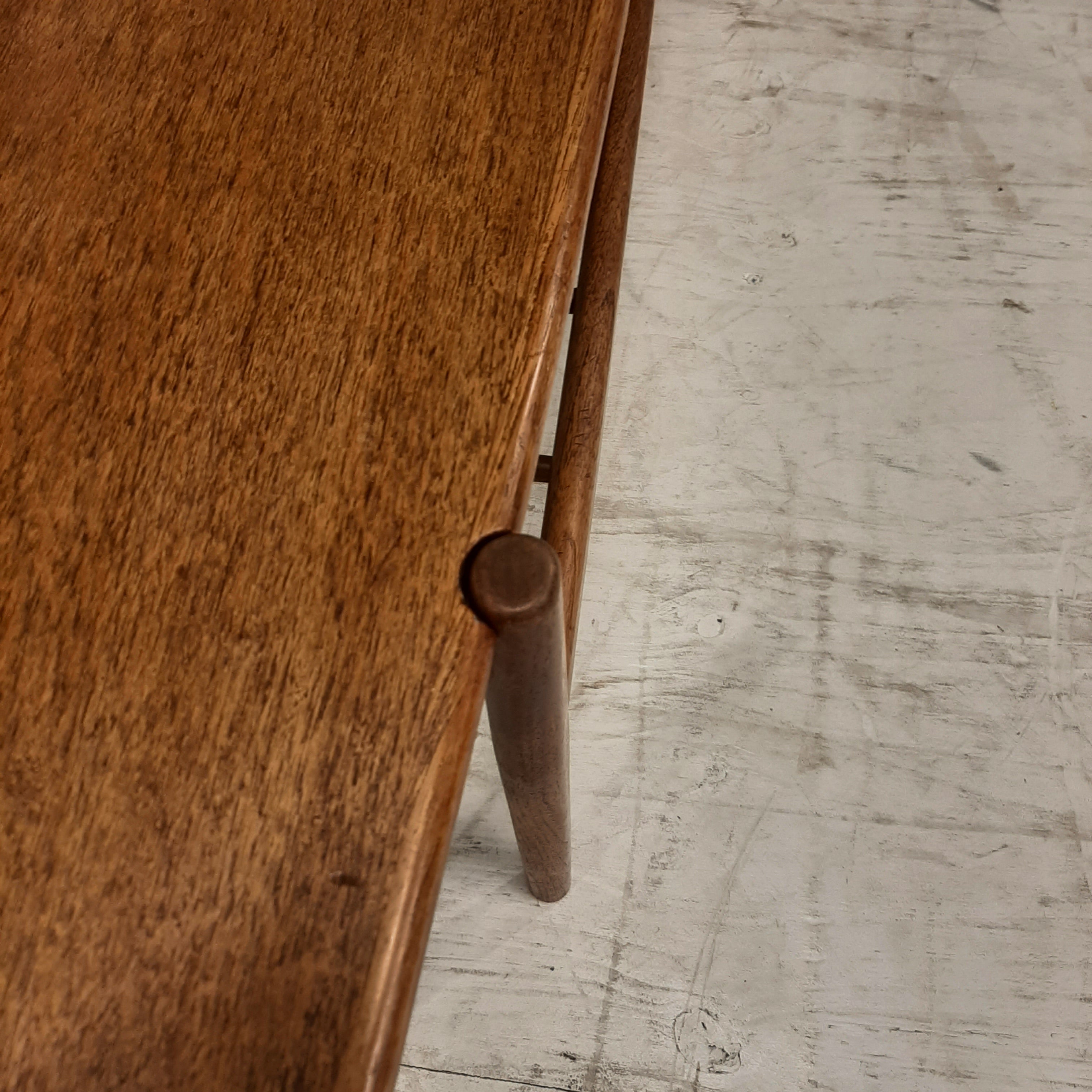 Mid Century modern salontafel met spijlen rek