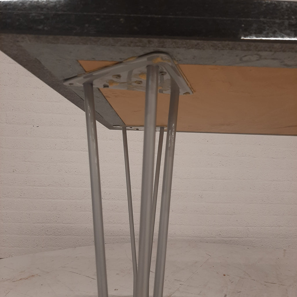 Design tafel met black calaxy granieten blad