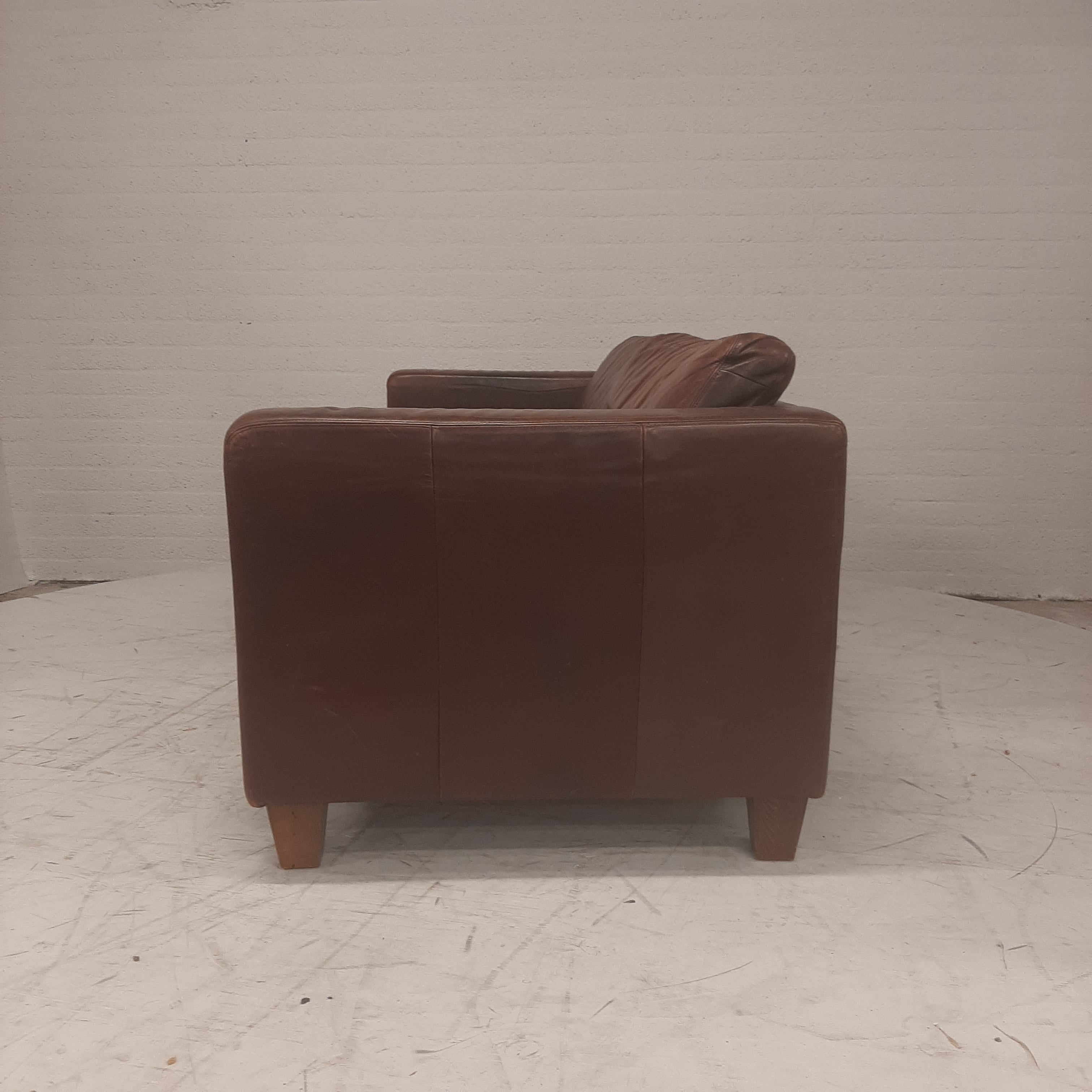 Lederen bank bruin