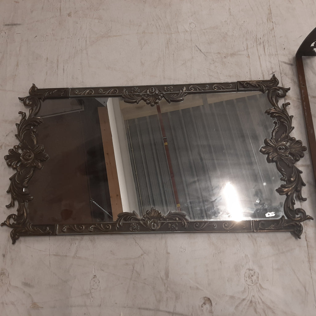 Metalen spiegel met console
