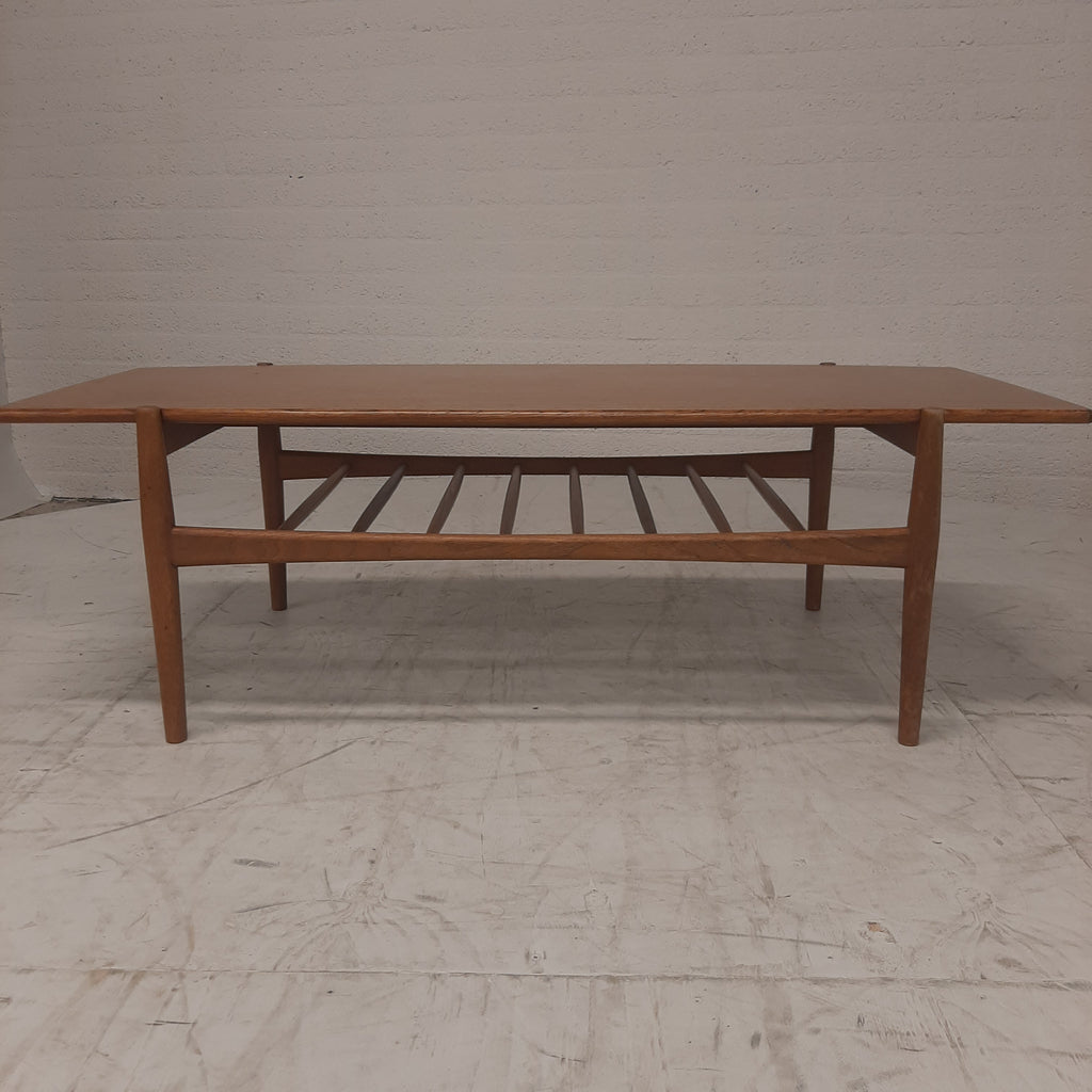 Mid Century modern salontafel met spijlen rek