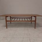 Mid Century modern salontafel met spijlen rek