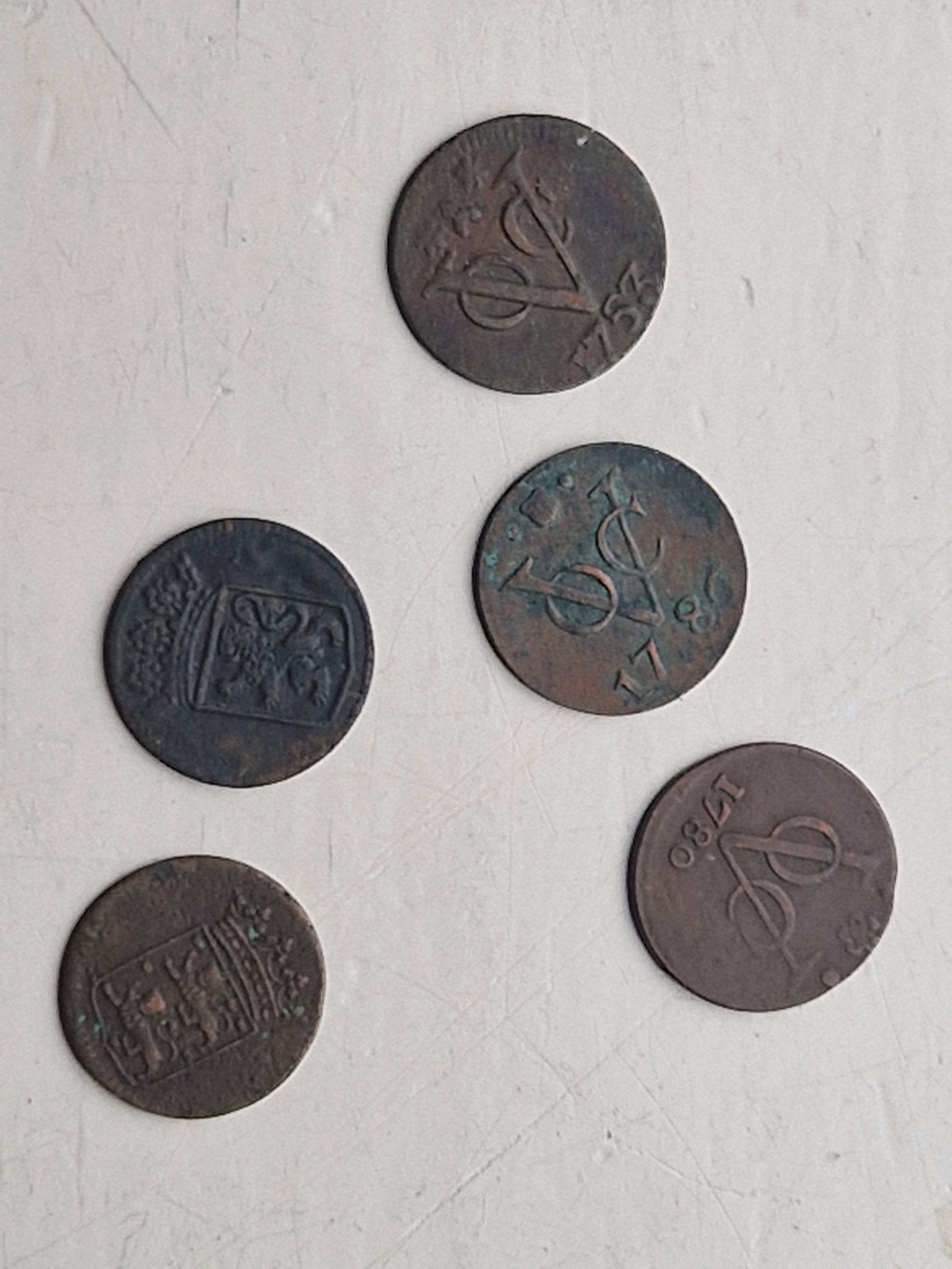 5 duiten uit VOC periode, 18e eeuw