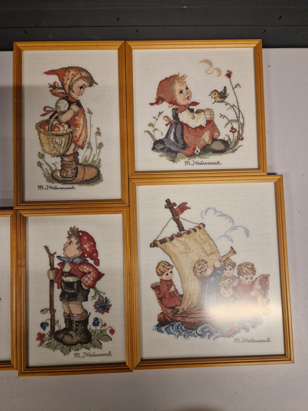 Geborduurde hummel schilderijtjes 5x