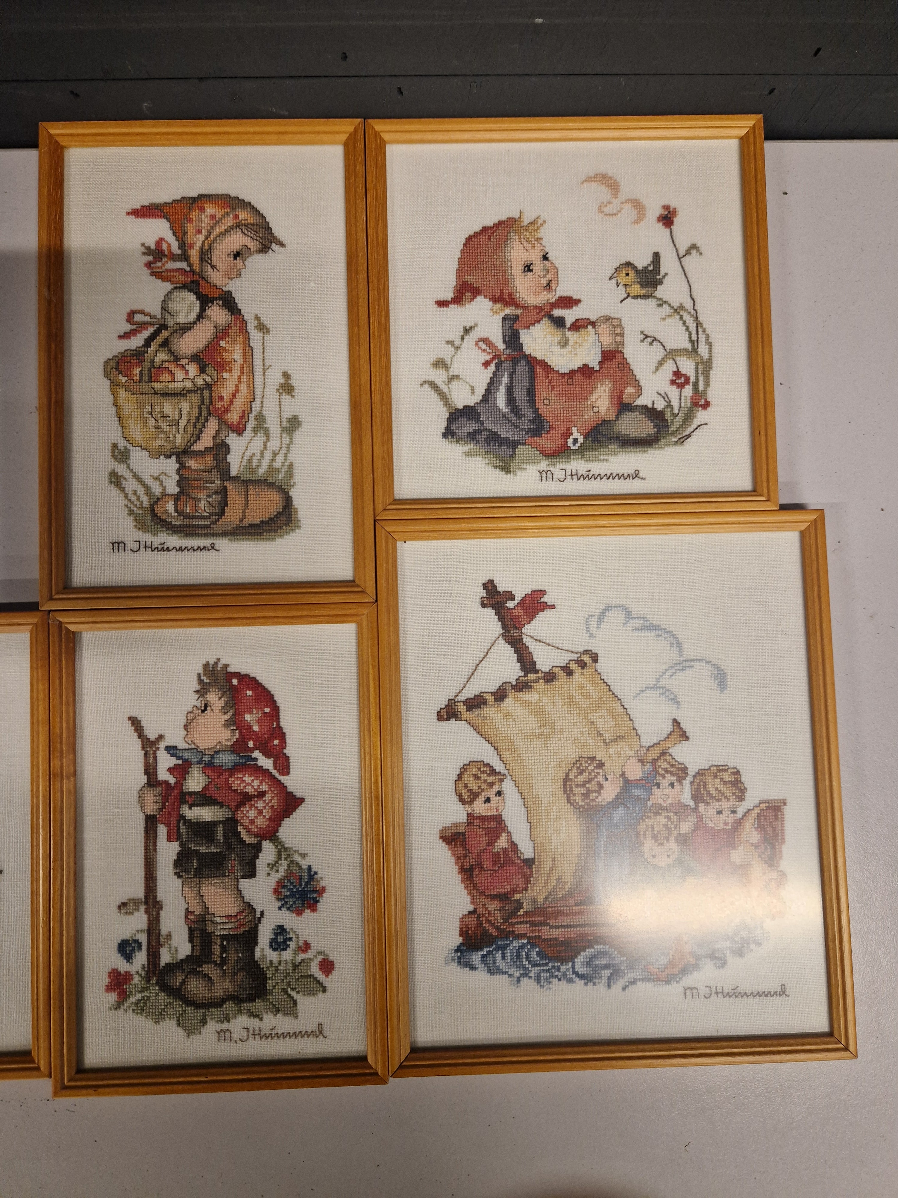 Geborduurde hummel schilderijtjes 5x