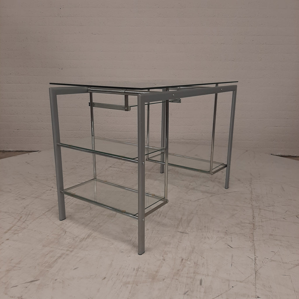 Glazen bureau op buizenframe