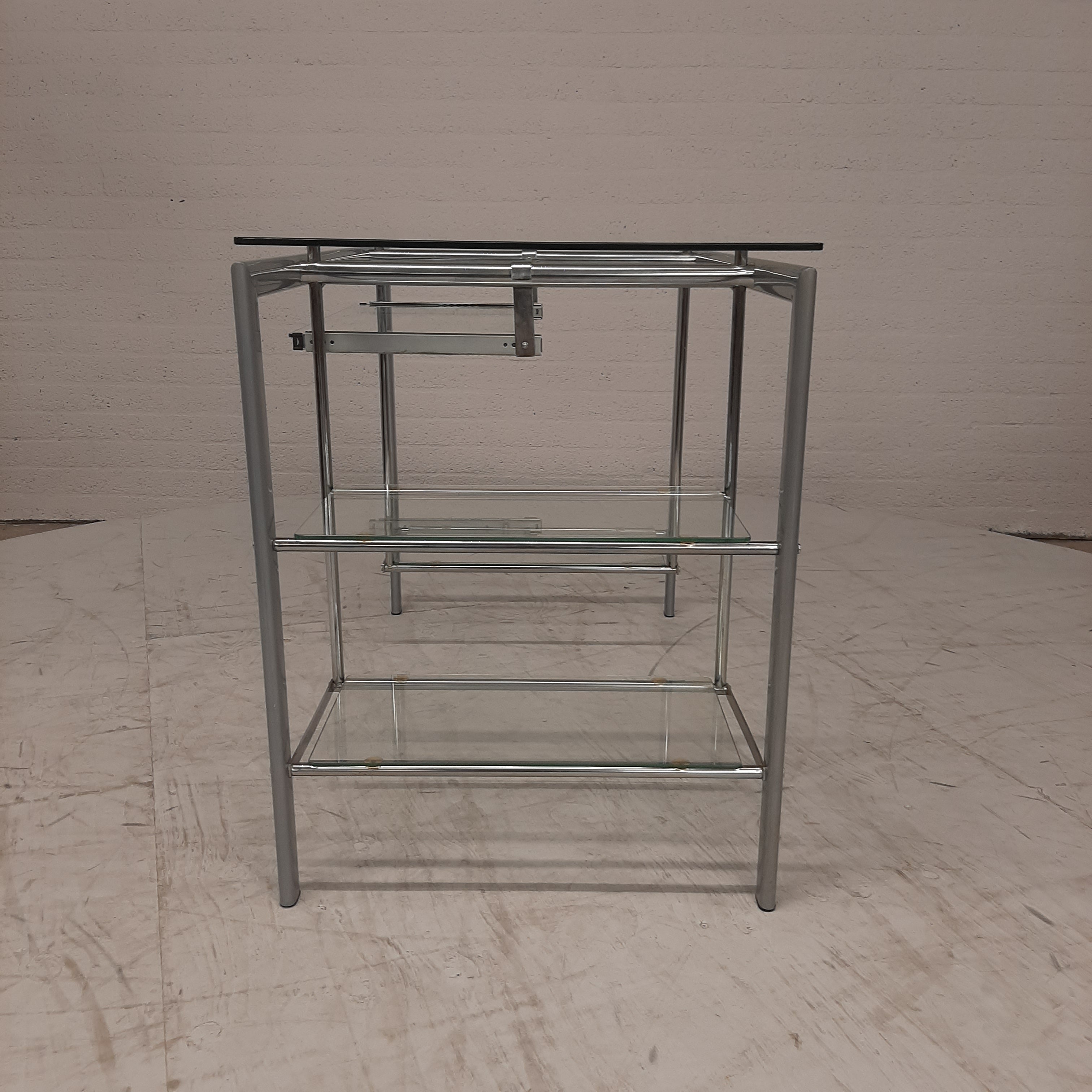 Glazen bureau op buizenframe