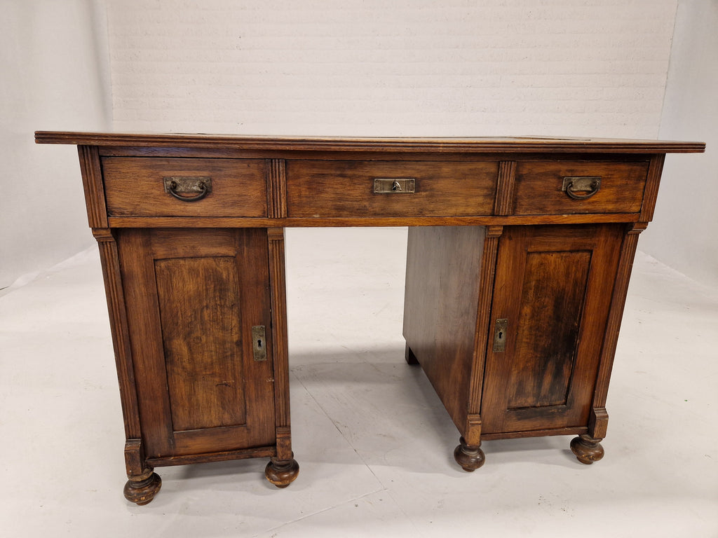 Bureau met laden vroeg twintigste eeuw