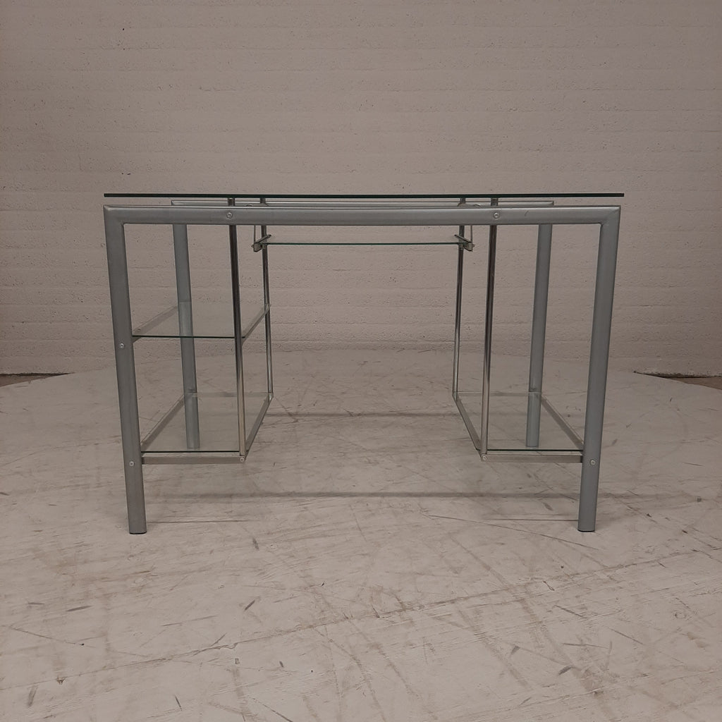 Glazen bureau op buizenframe