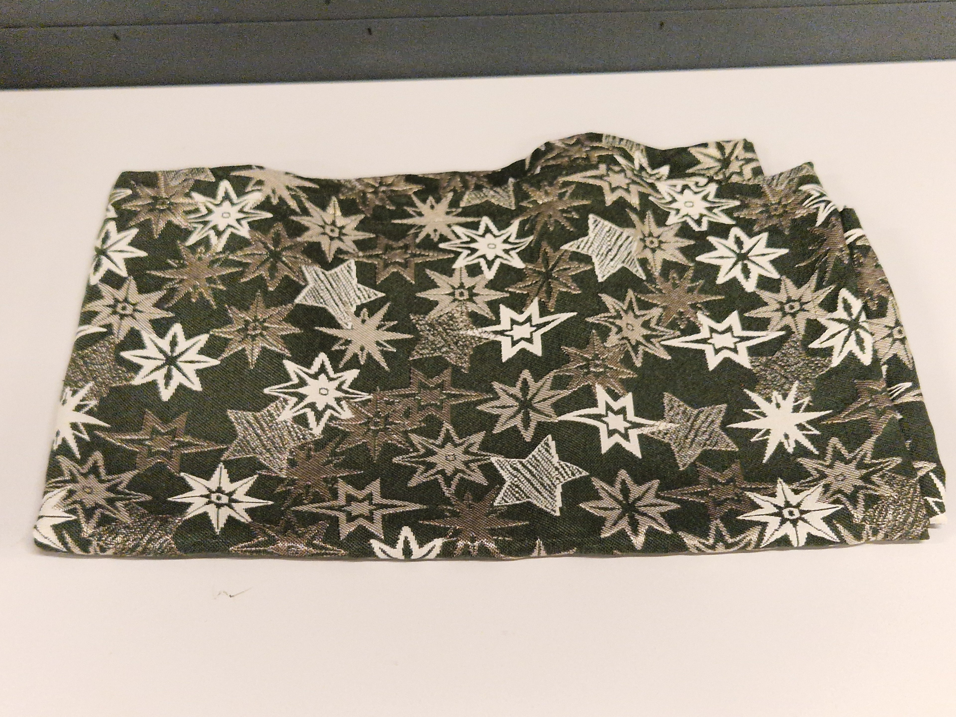 Duitse kerst tafelkleden per stuk 20 euro, linnen, damast etc...