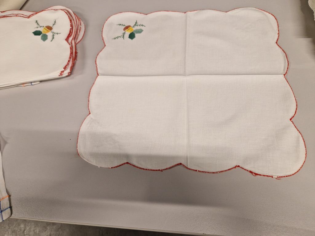 8 kerstservetten, fijn linnen en geborduurd, kerstklok, Duits