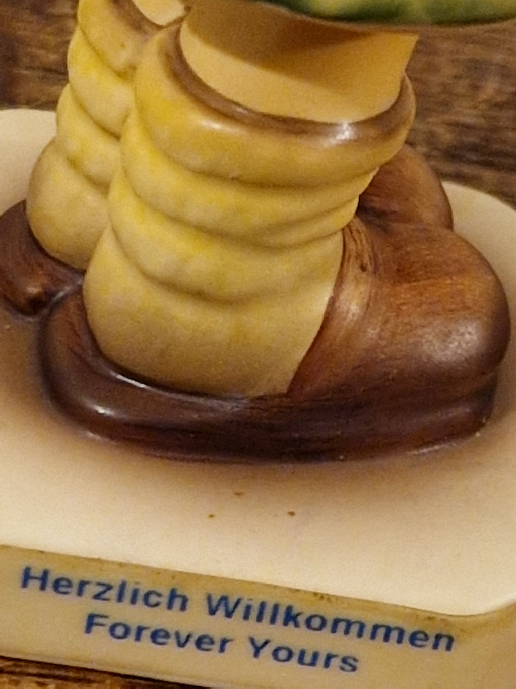 Figurine van Goebel, forever yours