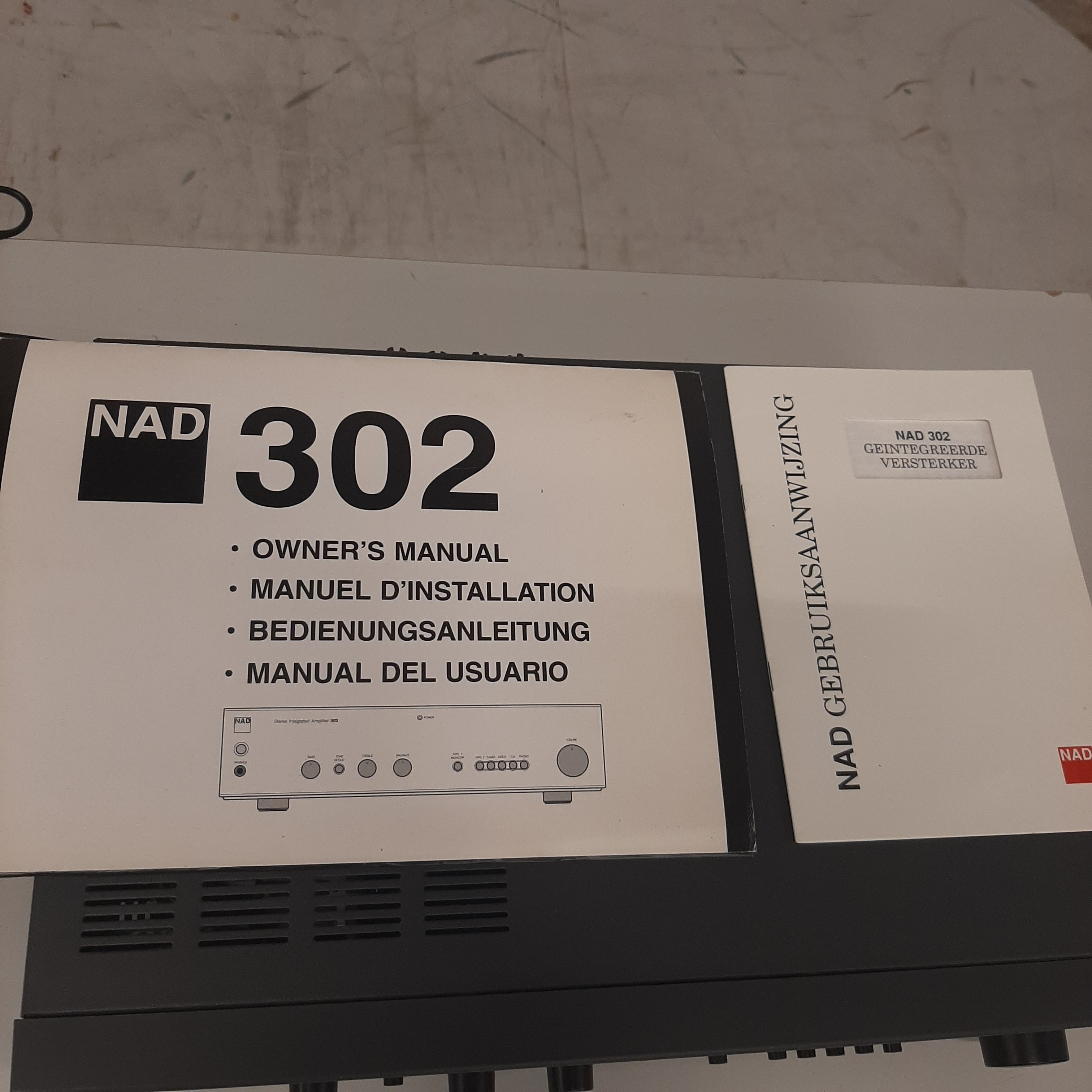 NAD 302 versterker