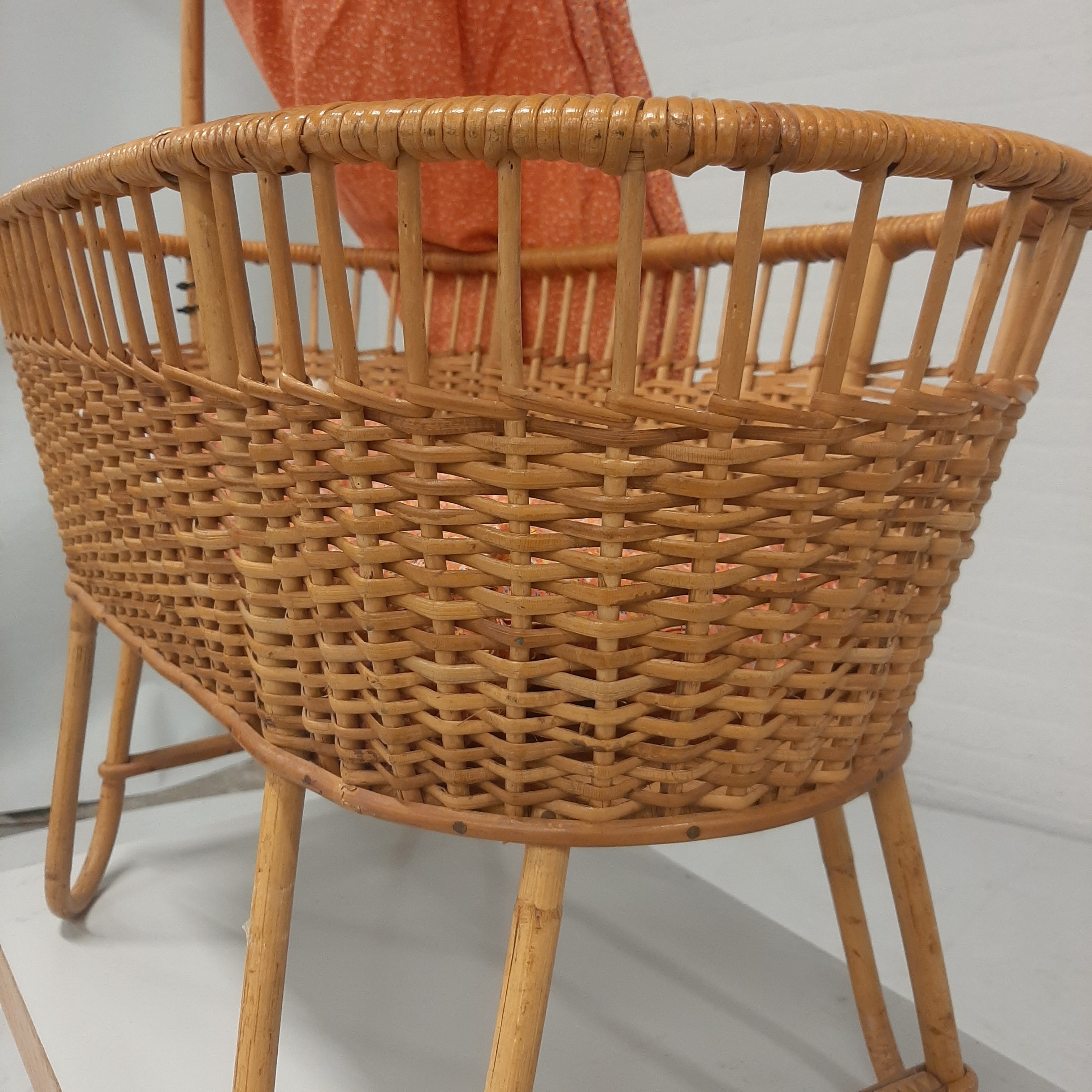 Rotan wieg met hemeltje