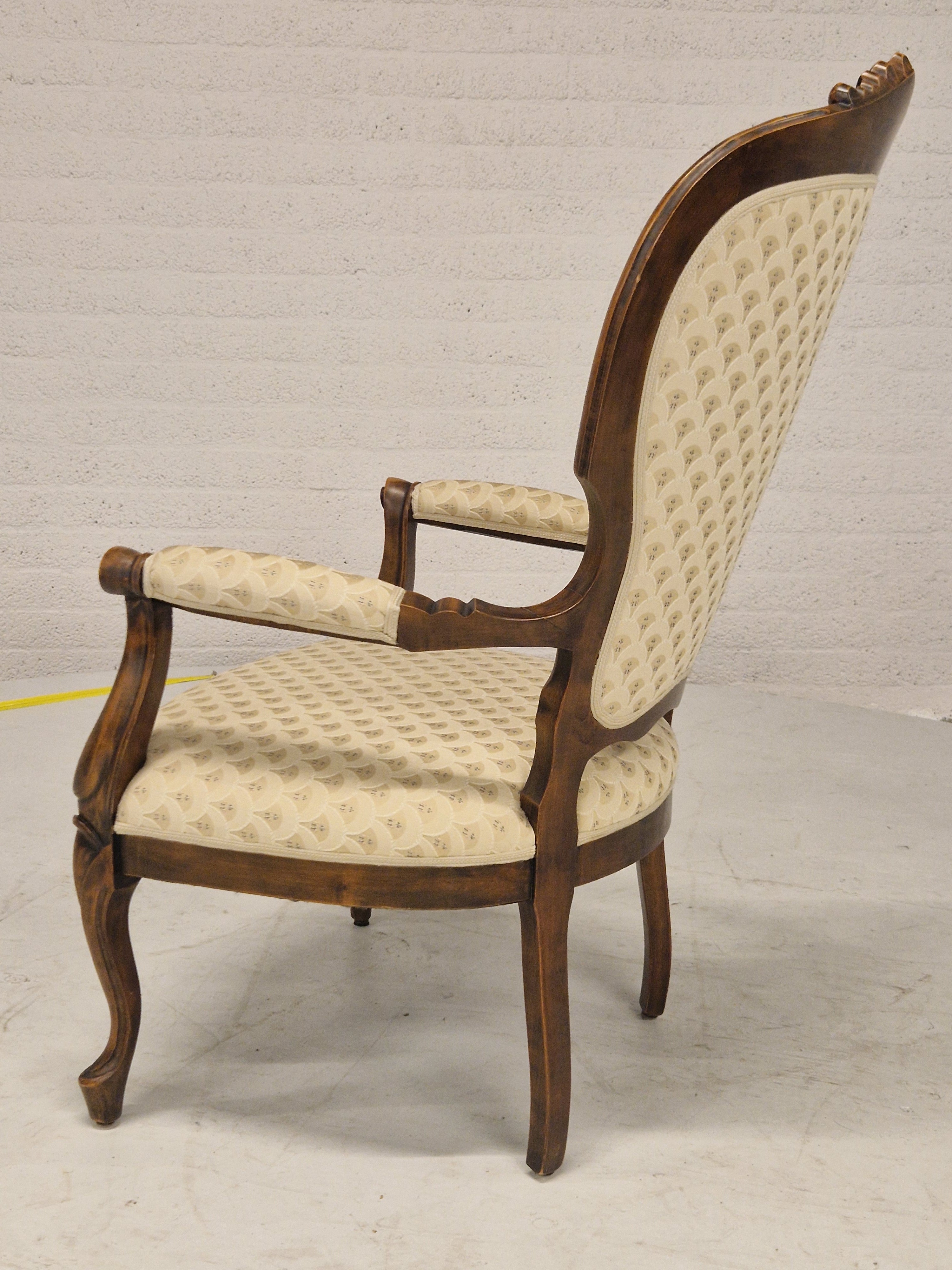 Arm chair