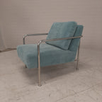 Retro fauteuil zwart en lichtblauw ribstof met chromen frame