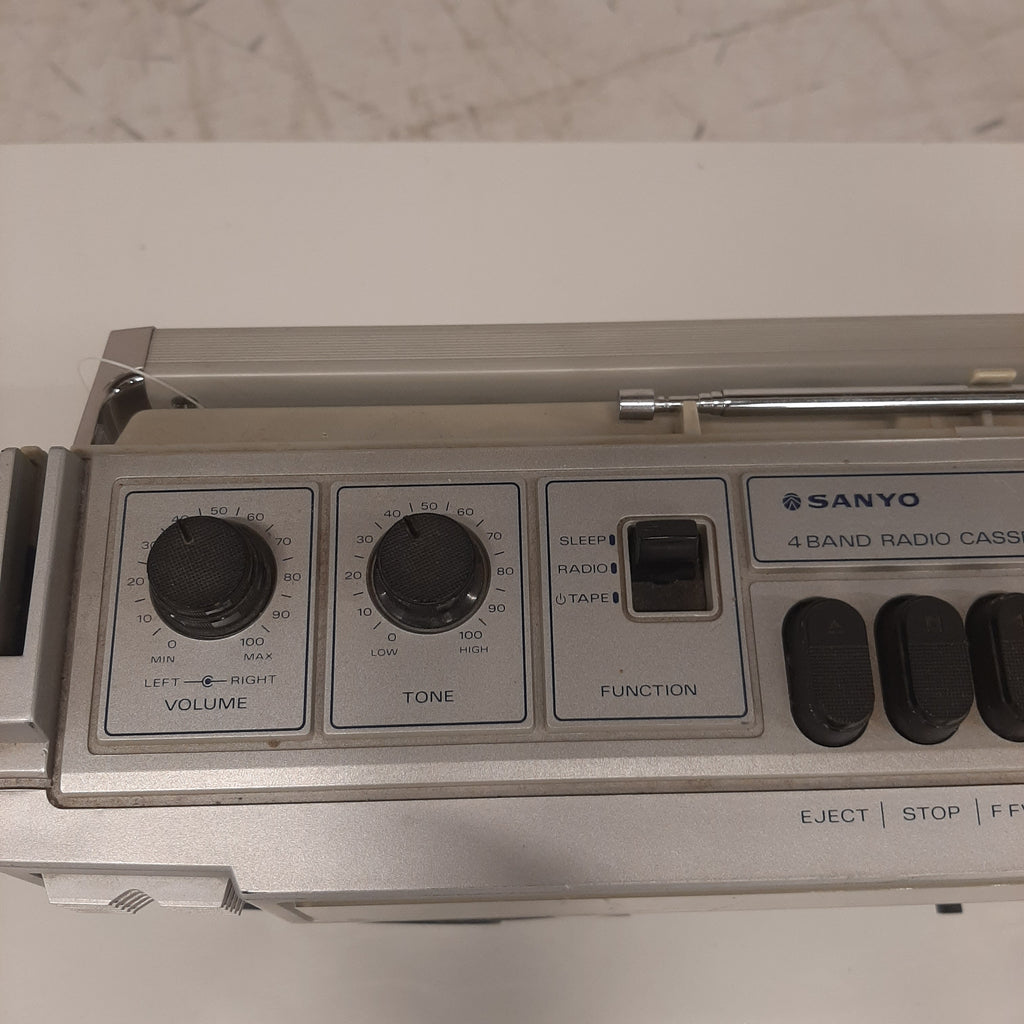 Sanyo 4 band cassette recorder