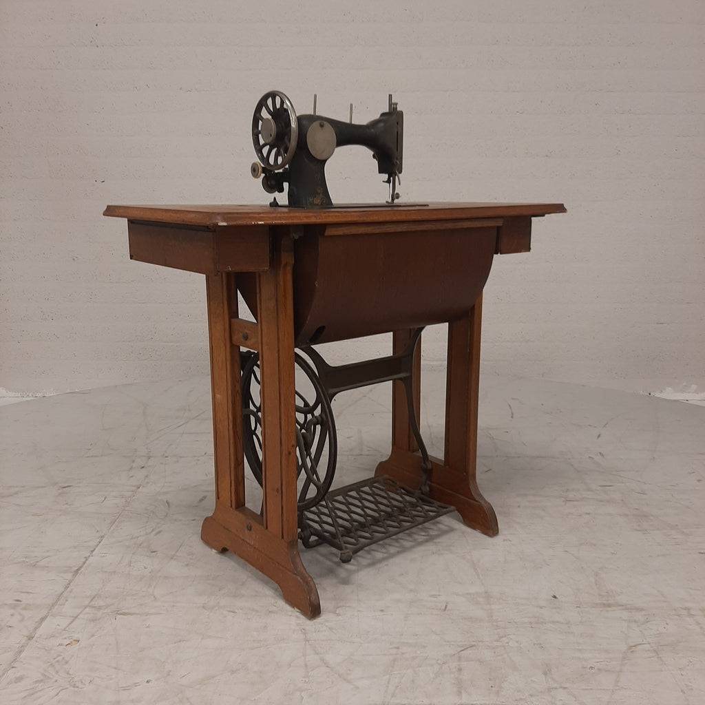 Gazelle trapnaaimachine in meubel