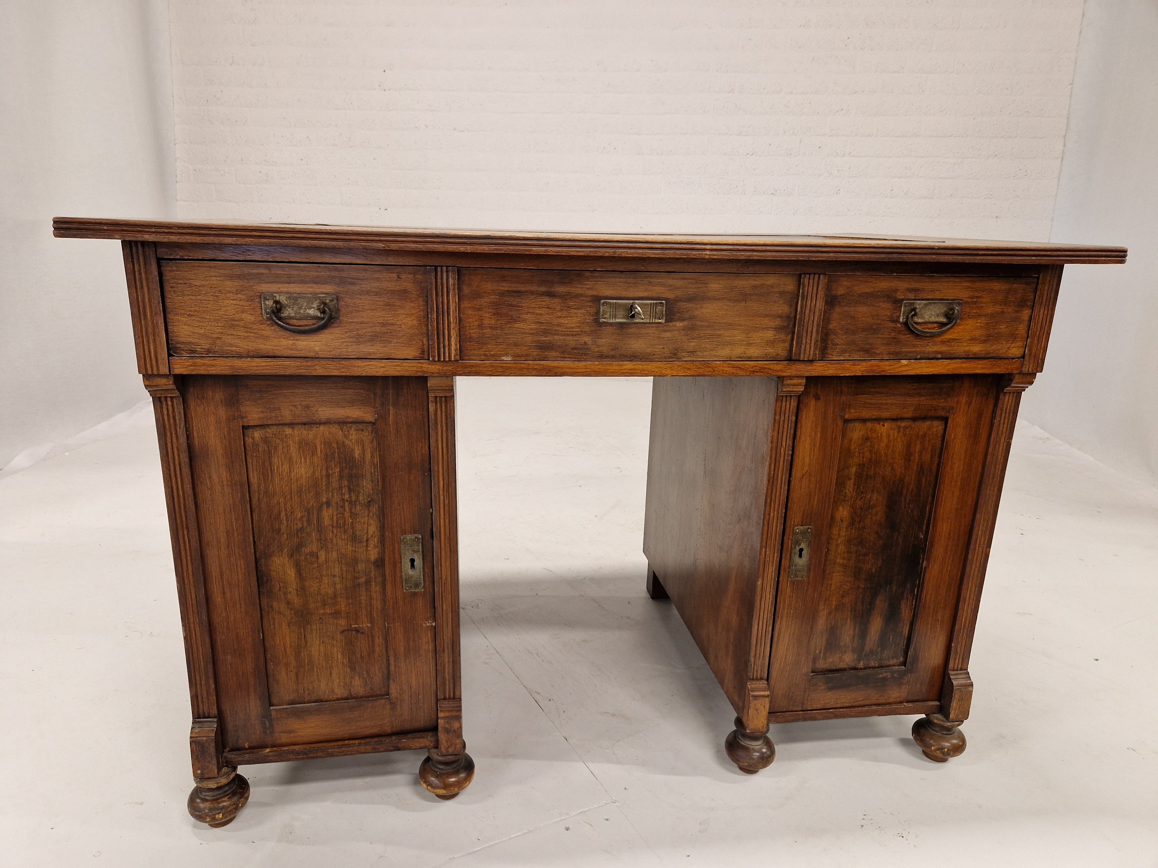 Bureau met laden vroeg twintigste eeuw