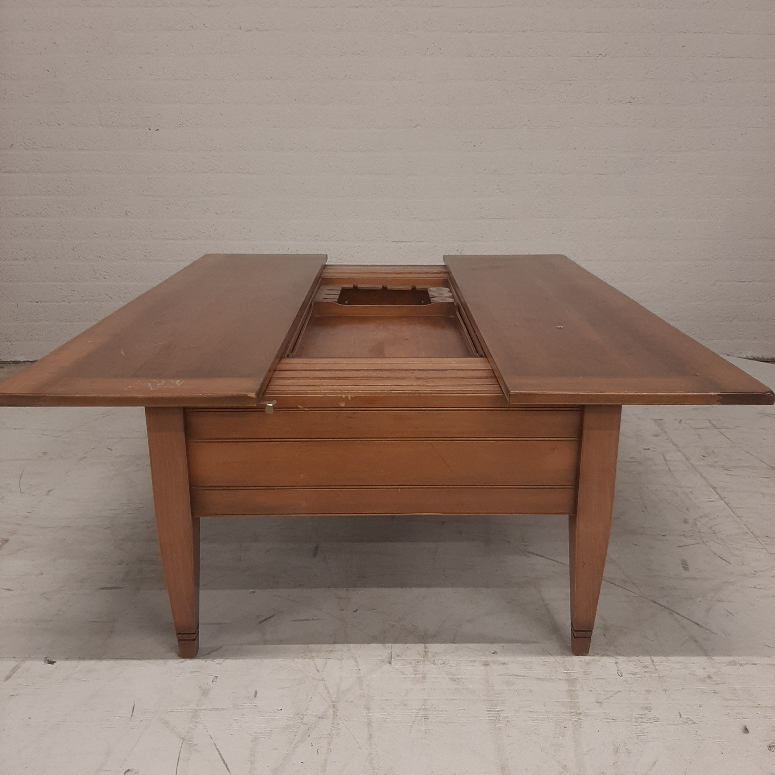 Vintage salontafel met barcompartiment