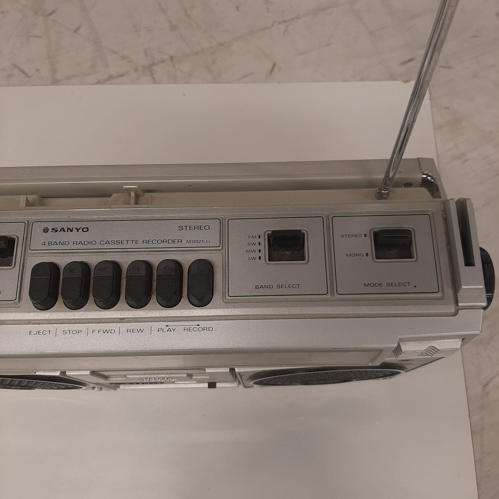 Sanyo 4 band cassette recorder