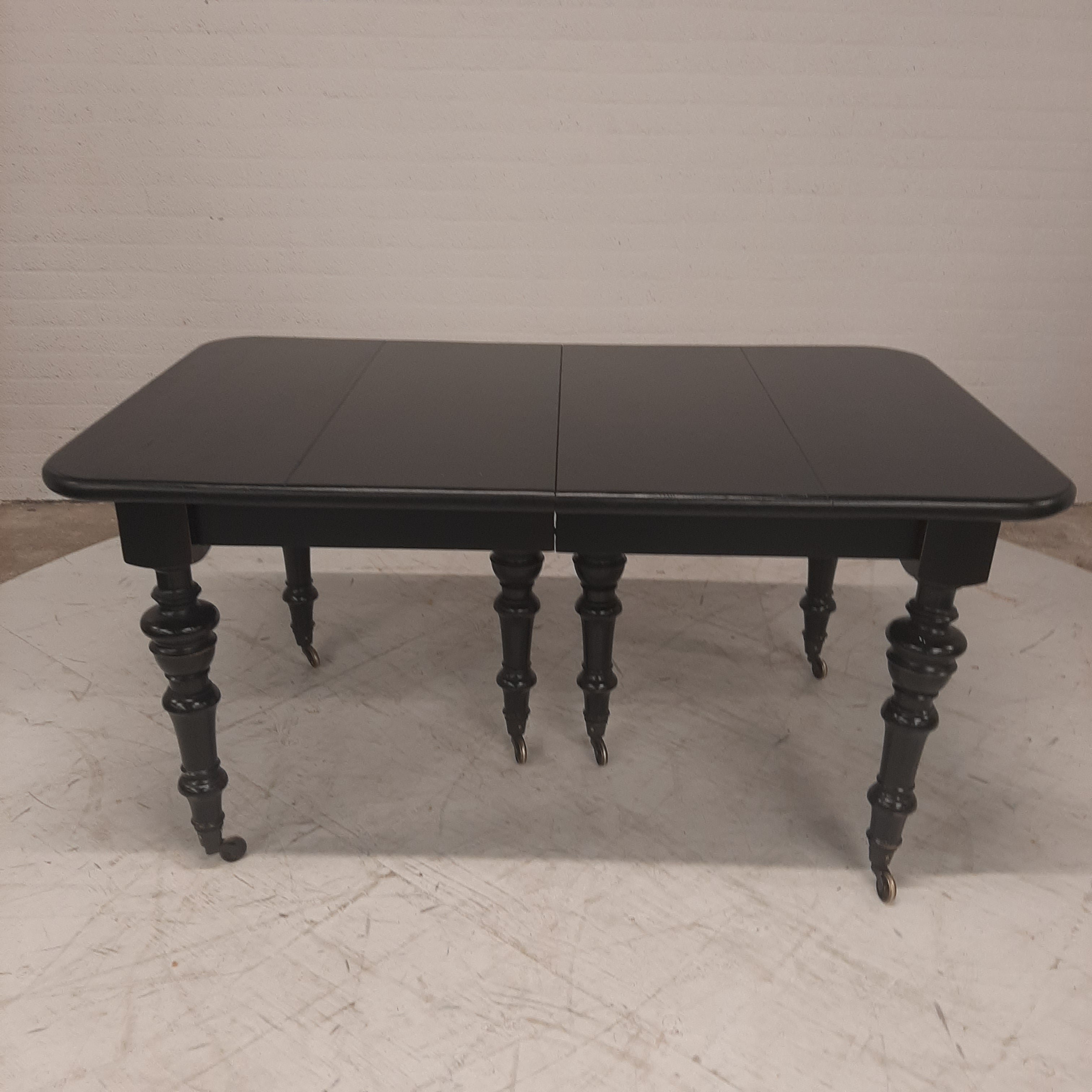 Zwarte 4 delig uitschuifbare tafel