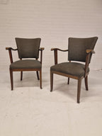 2 stoelen met gebogen armleuning