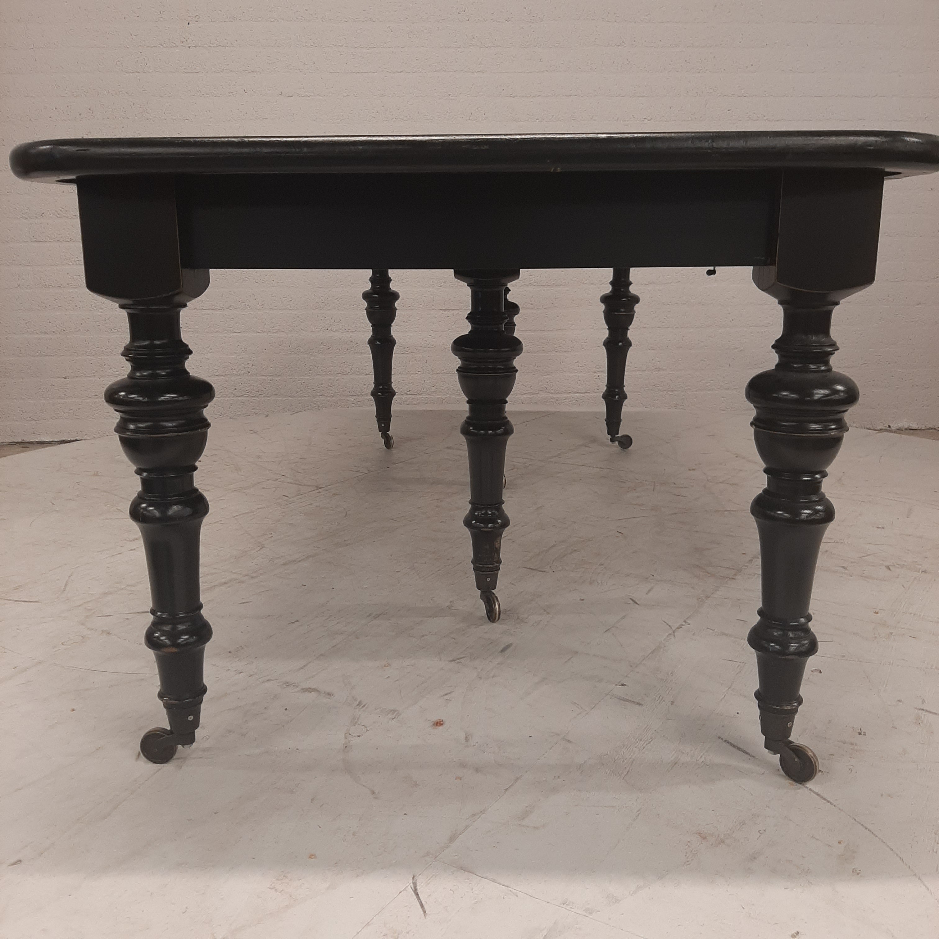 Zwarte 4 delig uitschuifbare tafel